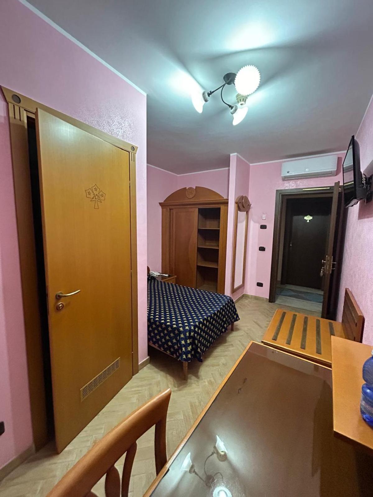 Economy Double Room photo 2
