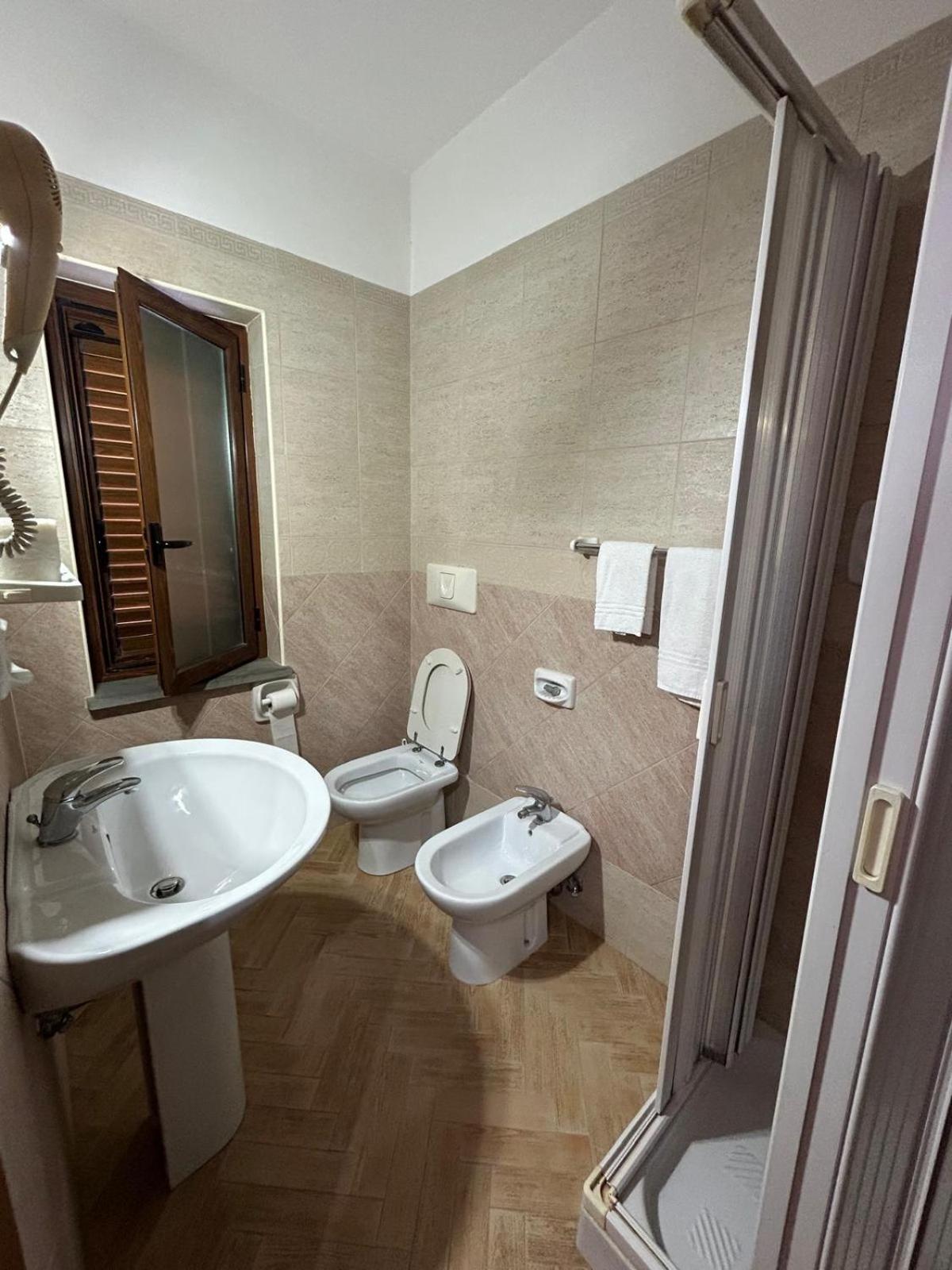 Economy Double Room photo 3
