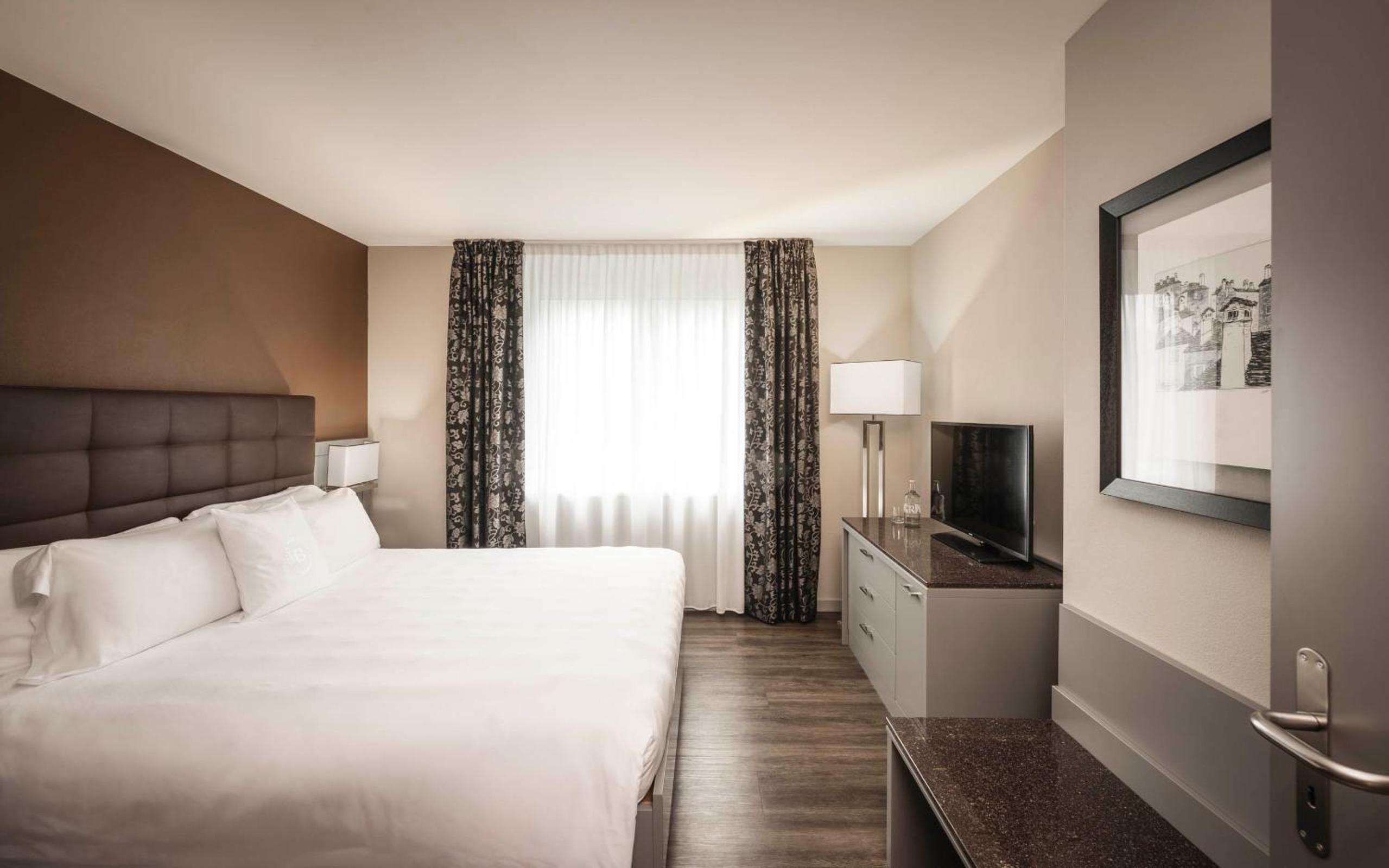 Two-Bedroom Suite with Lake View