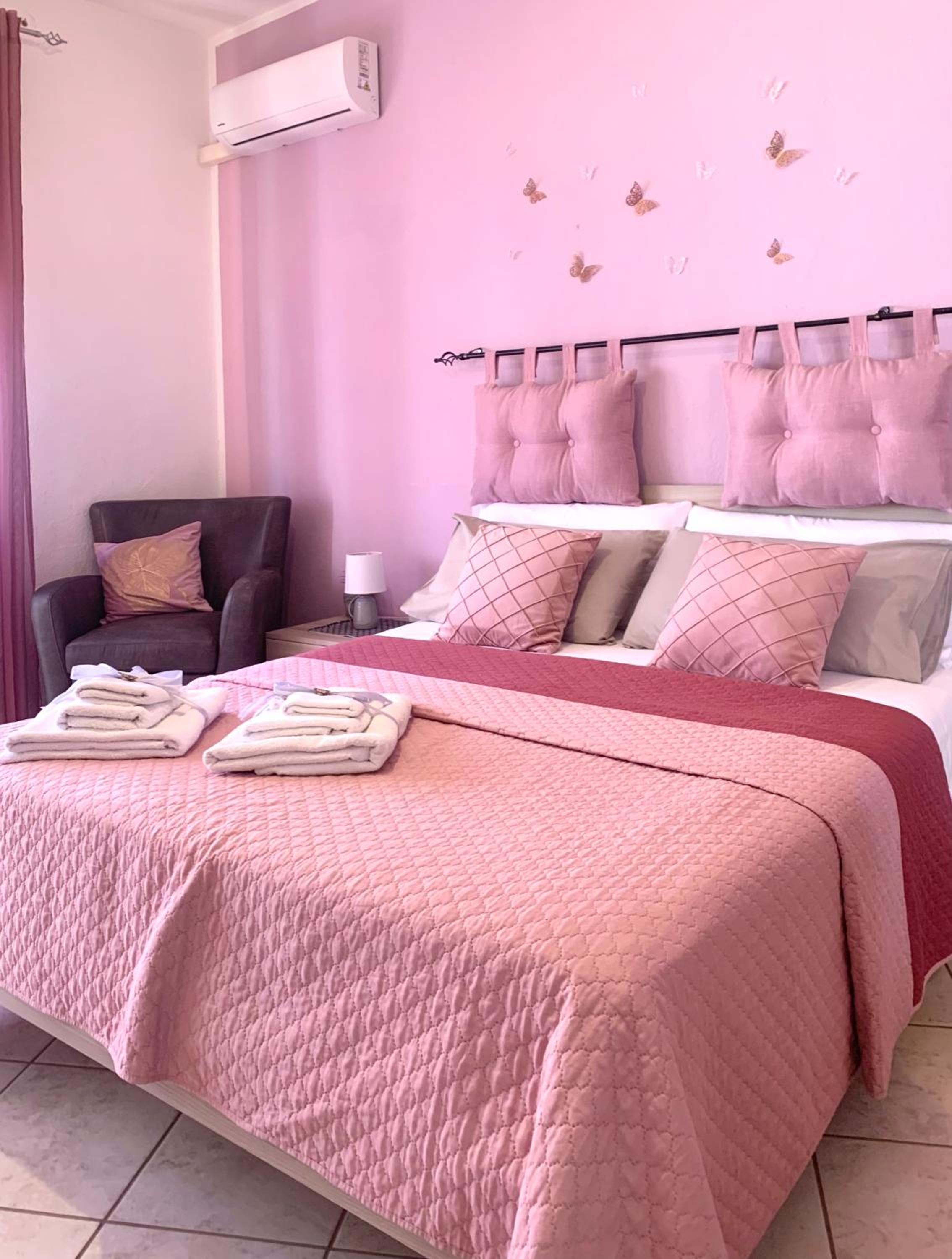 Two-Bedroom House - Photo 1