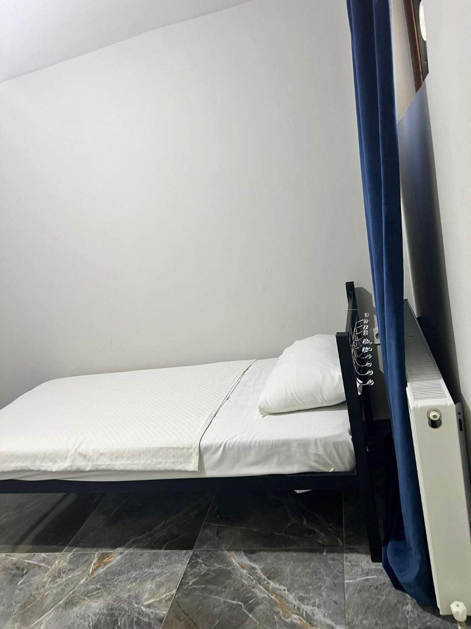 Basic Triple Room photo 2