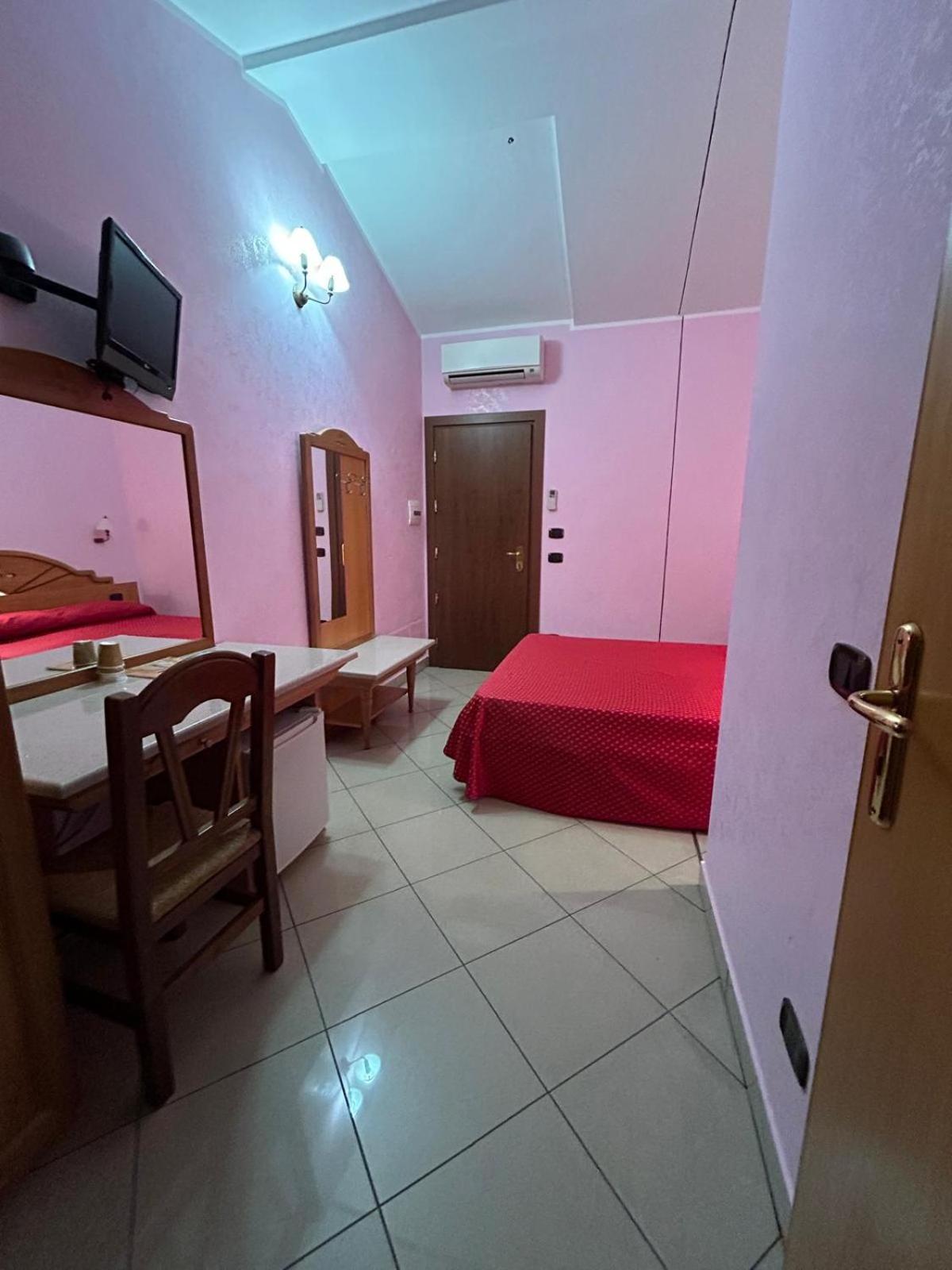 Standard Double or Twin Room photo 3