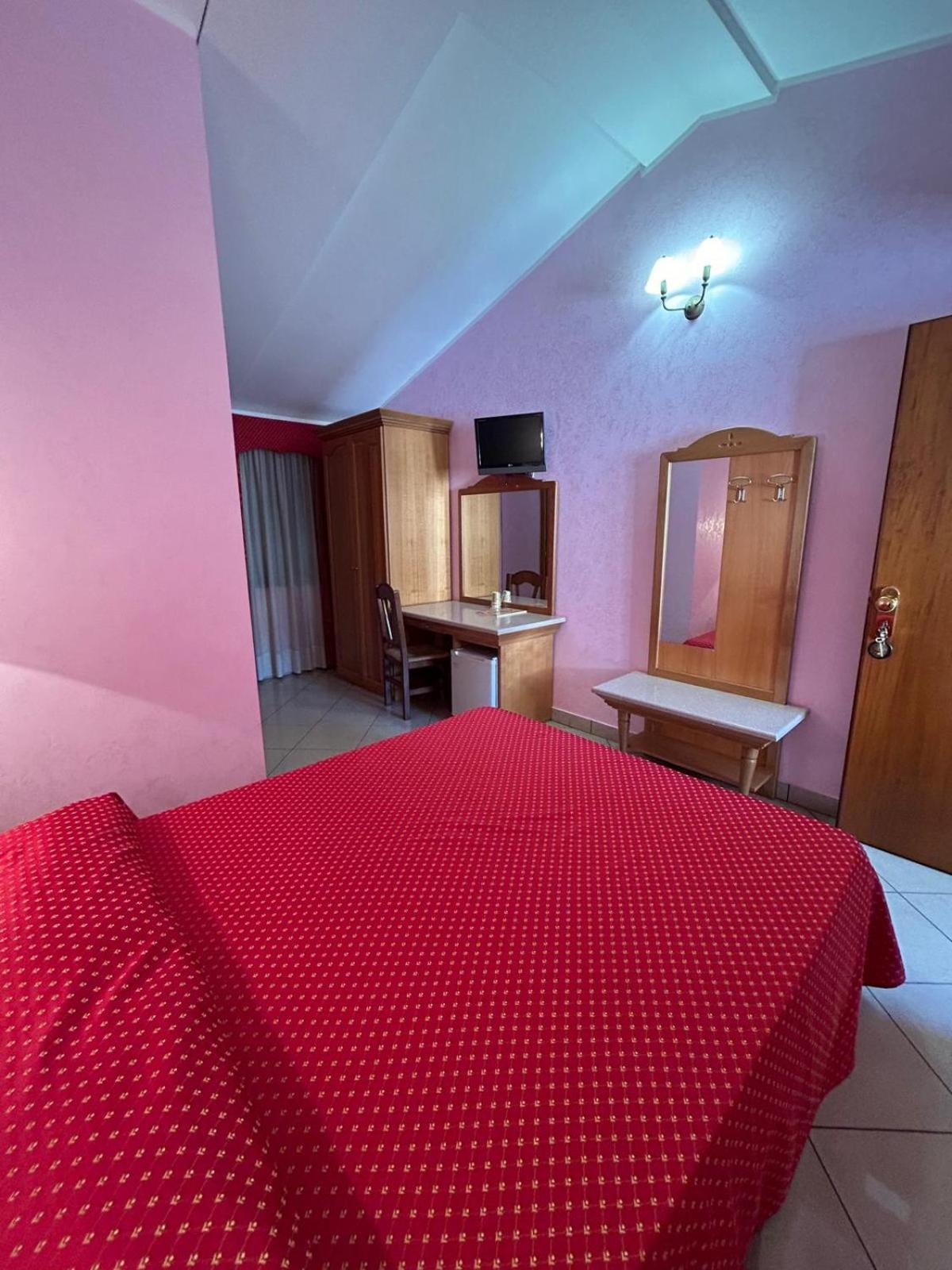 Standard Double or Twin Room photo 2