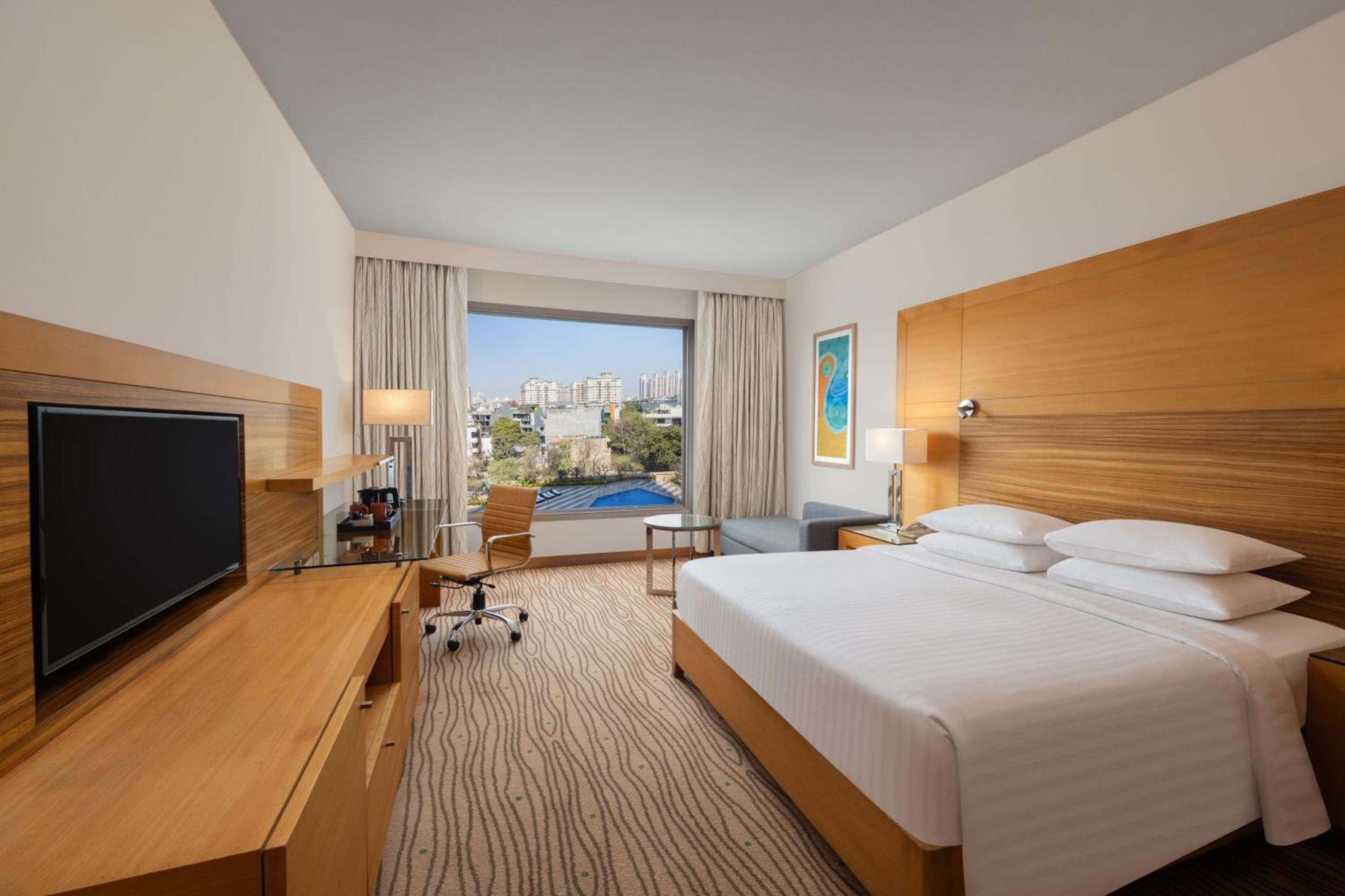King Guest Room - Photo 4