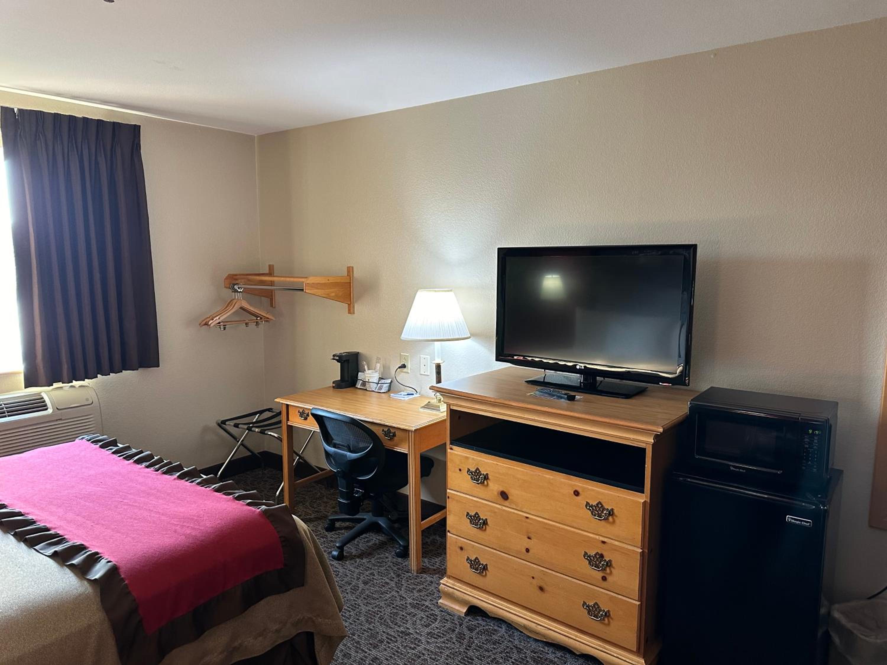 Queen Room - Mobility Access/Non-Smoking - Photo 4