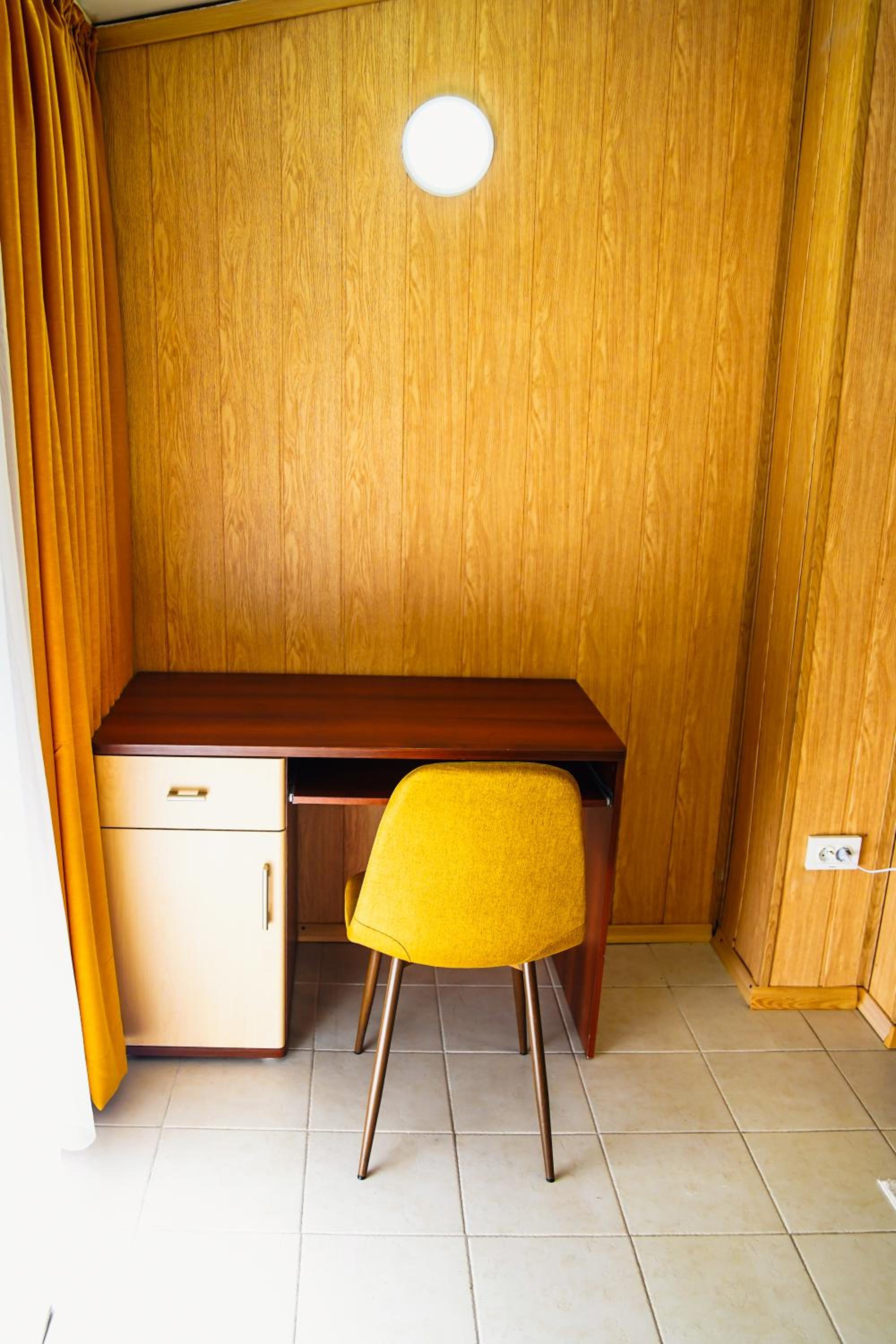 Two-Bedroom Apartment with Mountain View photo 3