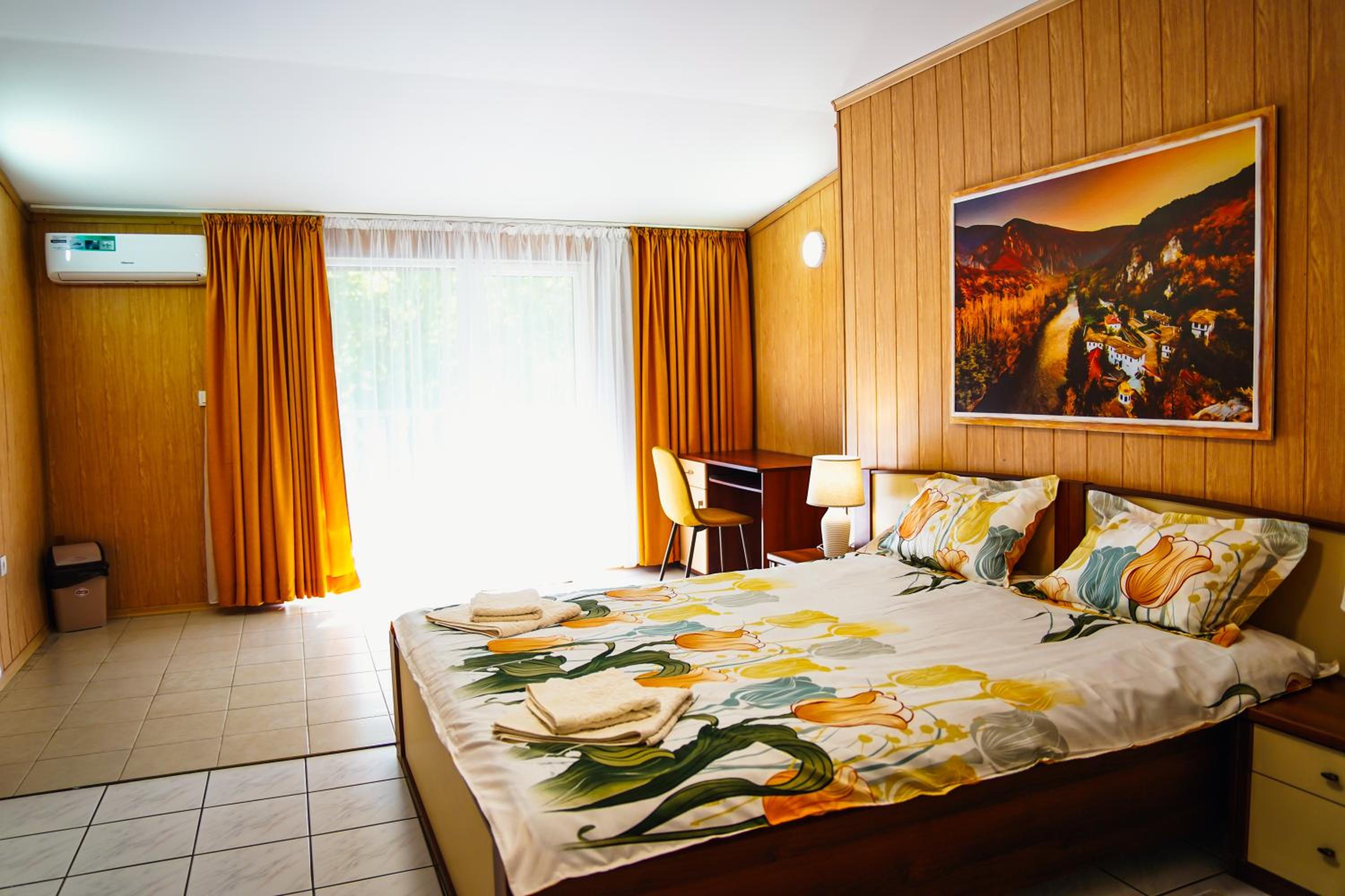 Two-Bedroom Apartment with Mountain View