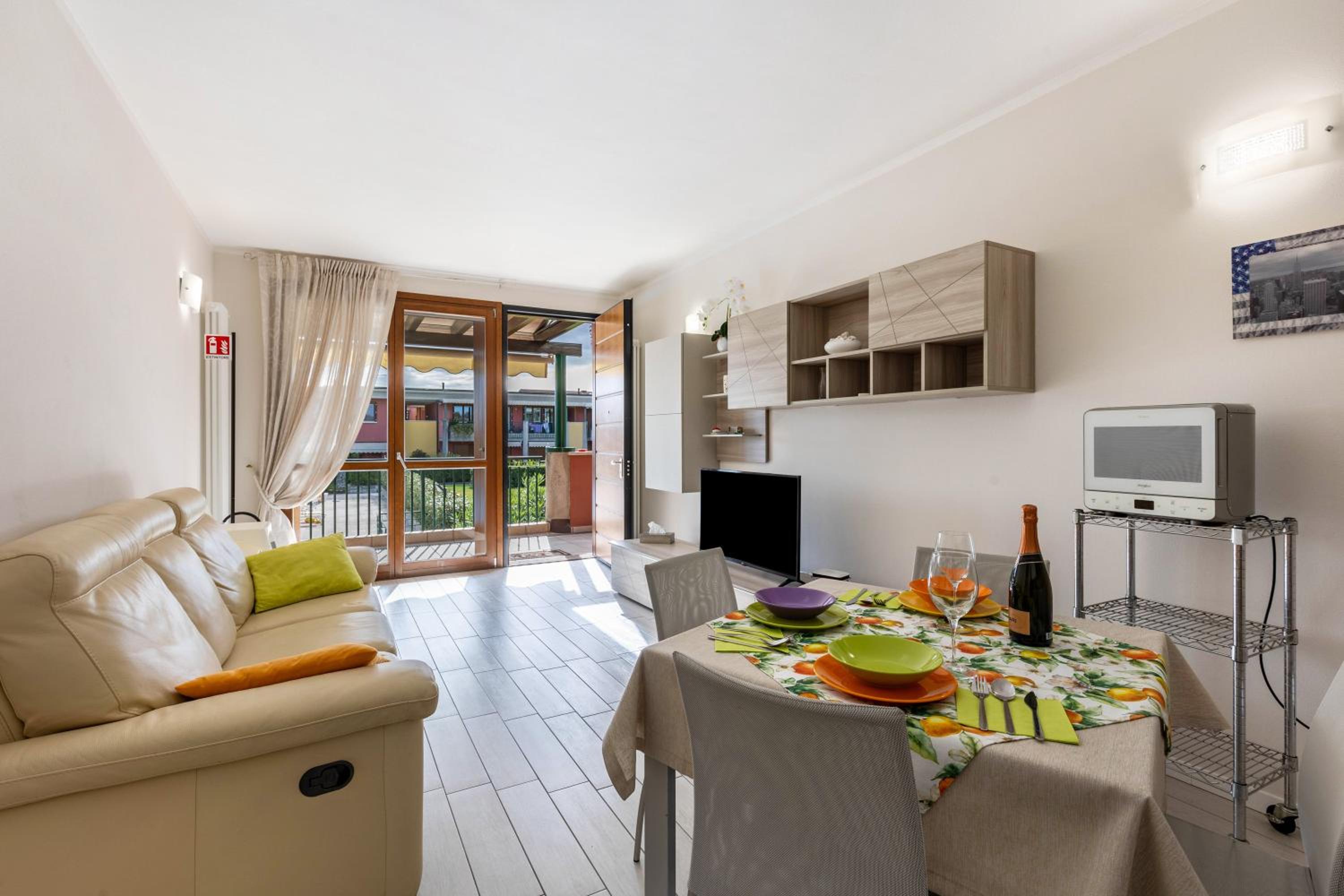 Two-Bedroom Deluxe Apartment with Garden View photo 1