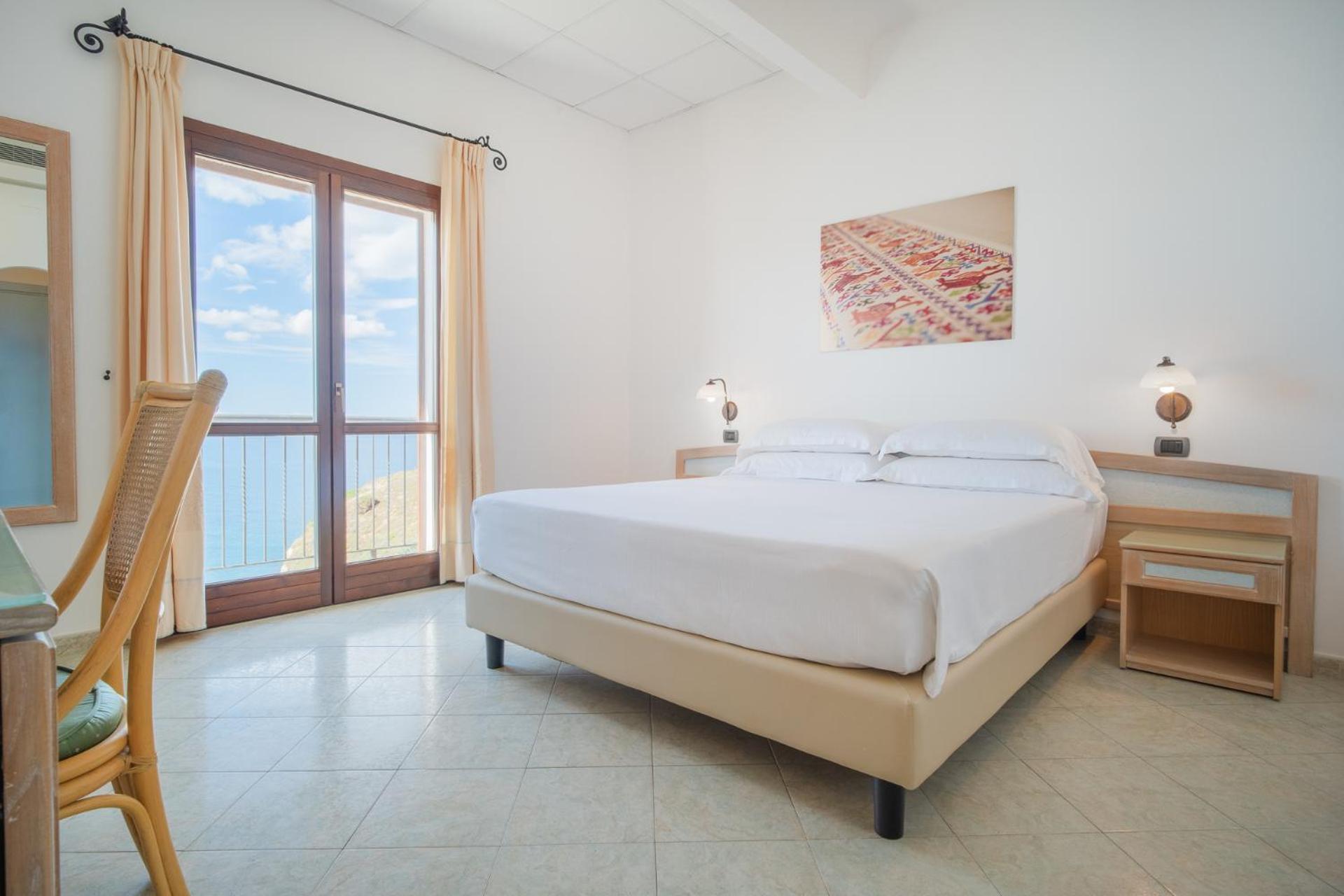 Deluxe Double or Twin Room with Sea View - Panoramic - Photo 1