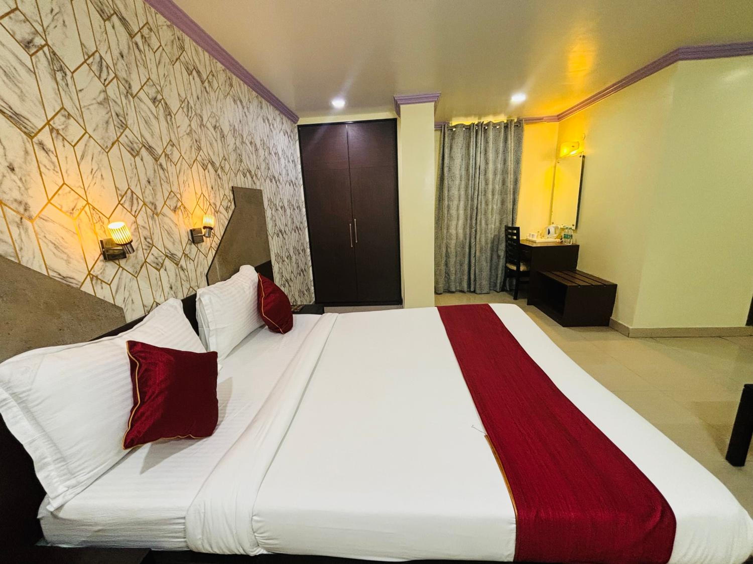 Deluxe Double Or Twin Room - Photo 14