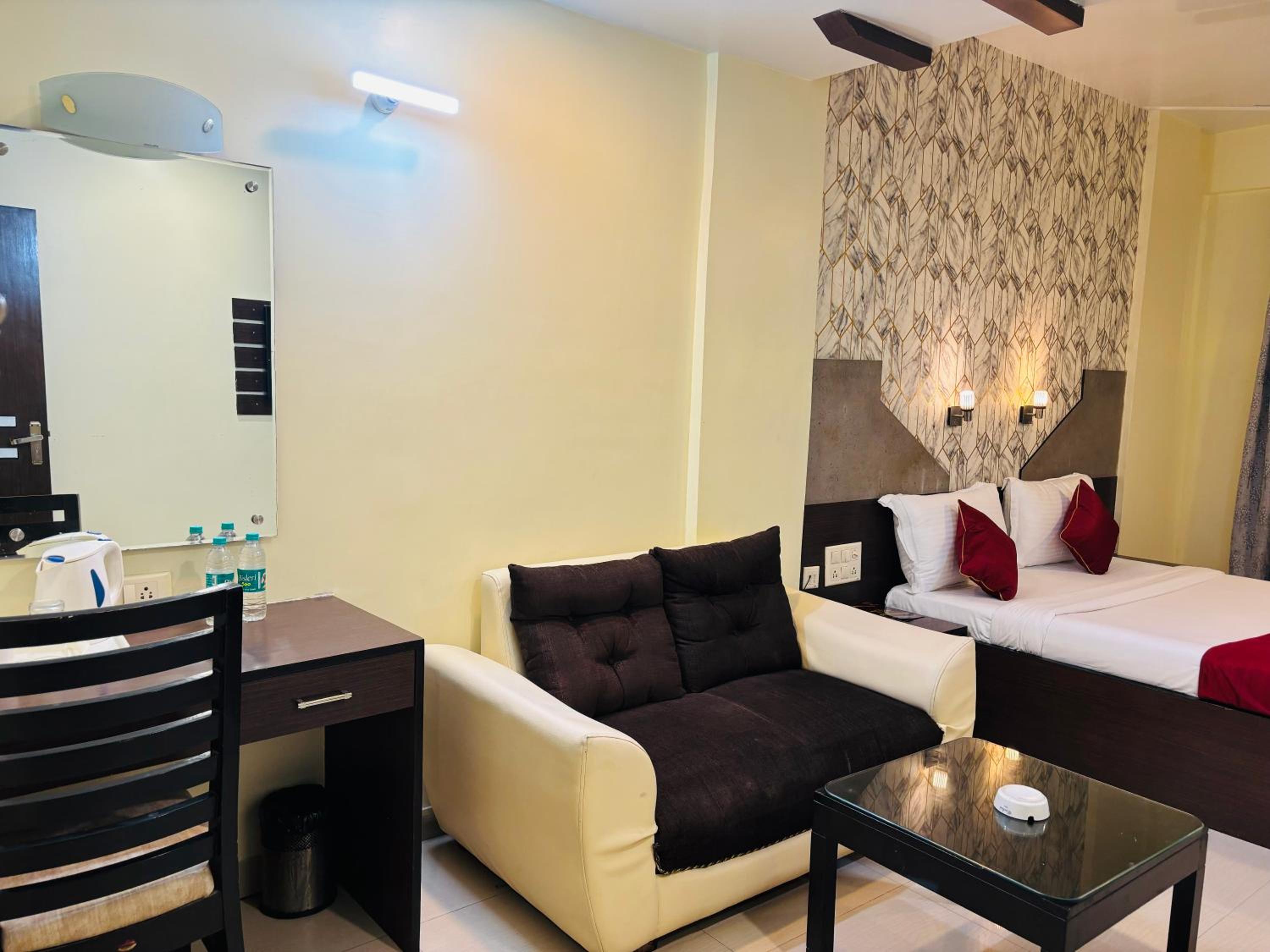 Deluxe Double Or Twin Room - Photo 10