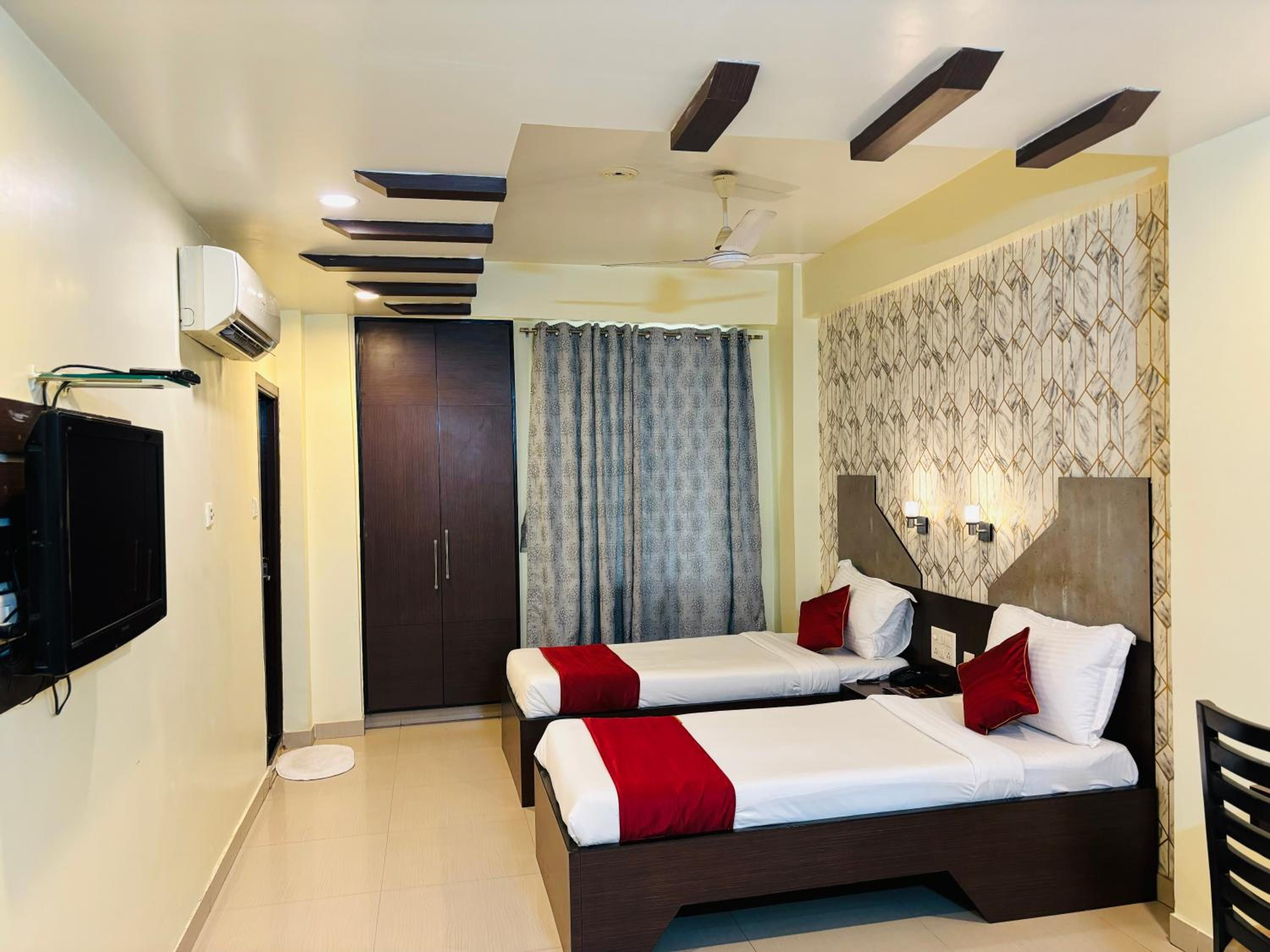 Deluxe Double Or Twin Room - Photo 6