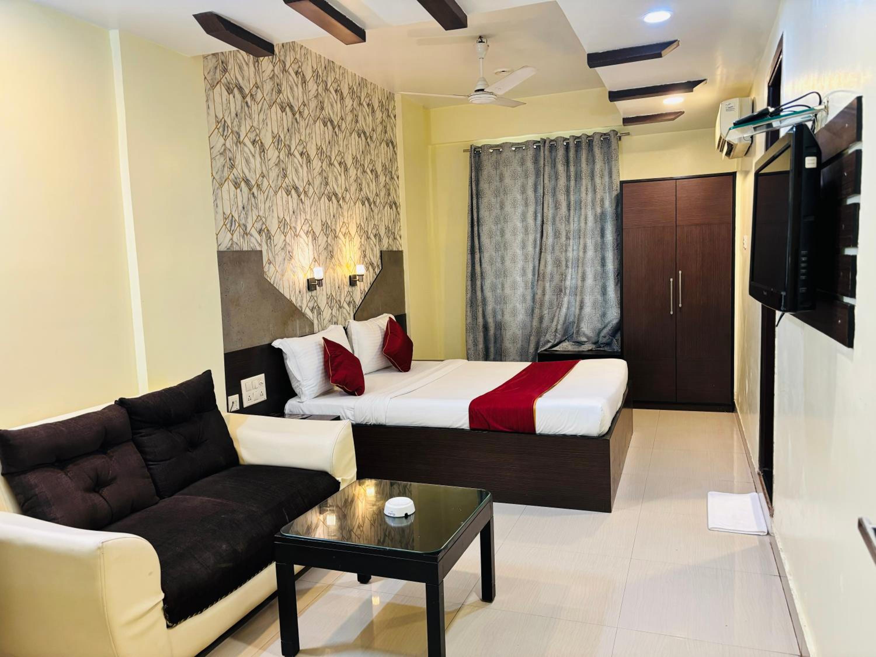Deluxe Double Or Twin Room - Photo 13
