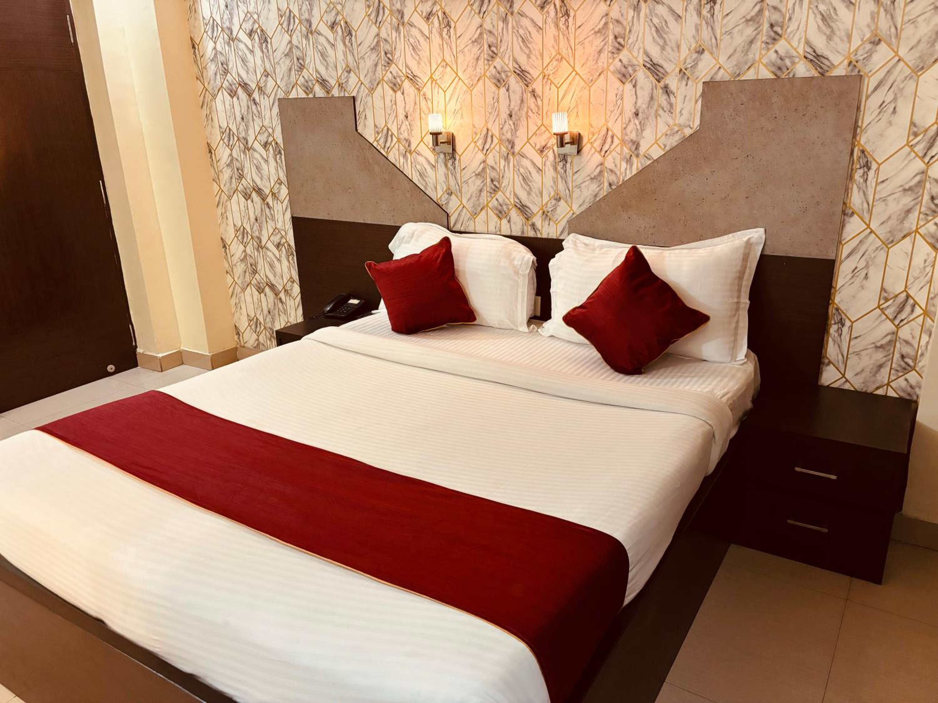 Deluxe Double Or Twin Room - Photo 21