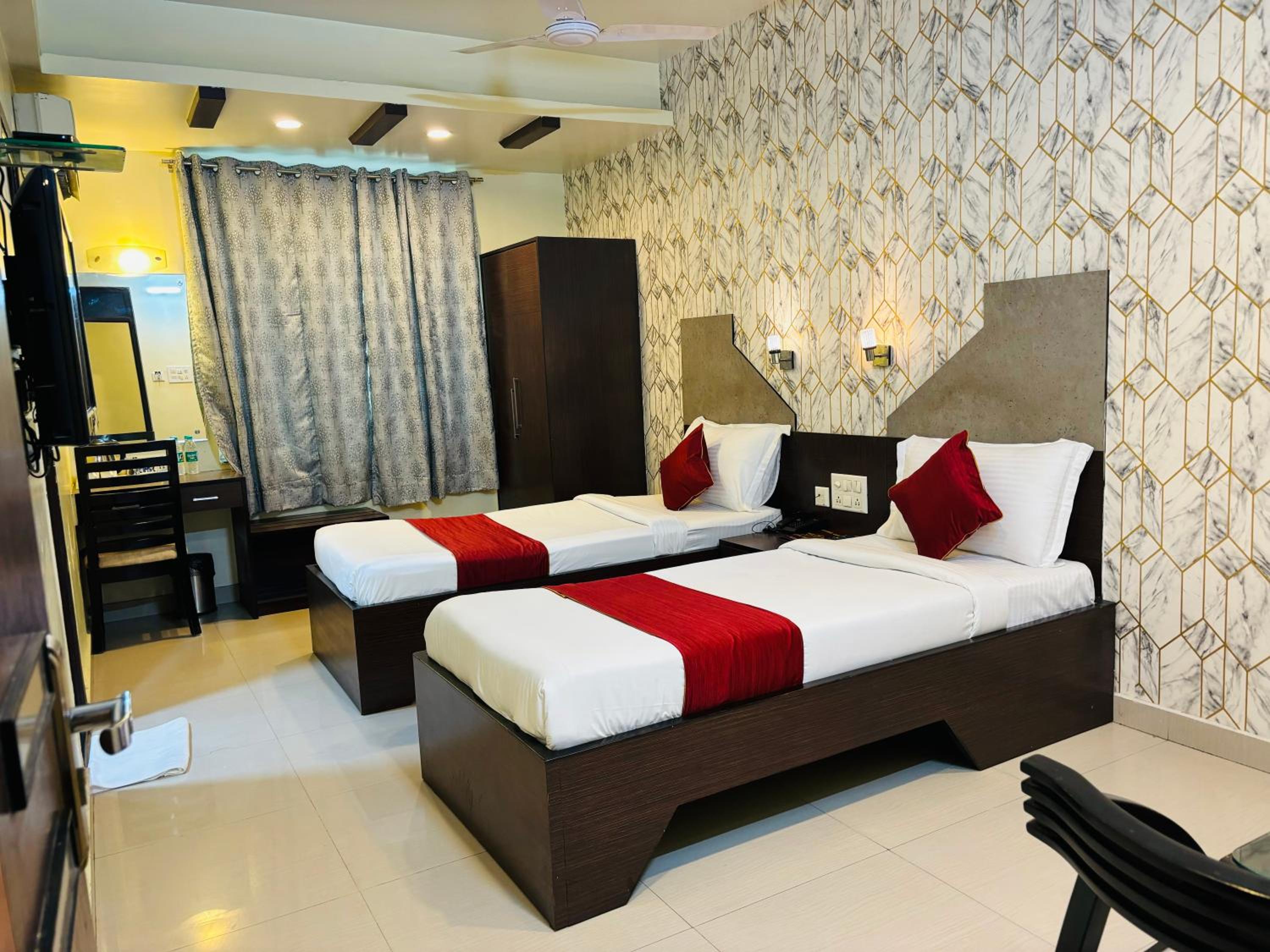 Deluxe Double Or Twin Room - Photo 7