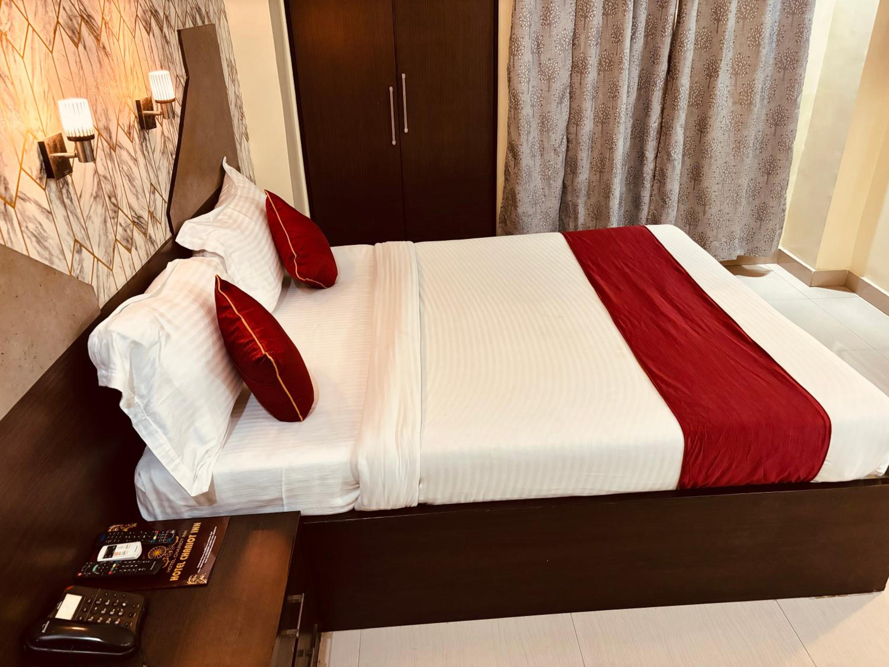 Deluxe Double Or Twin Room - Photo 17