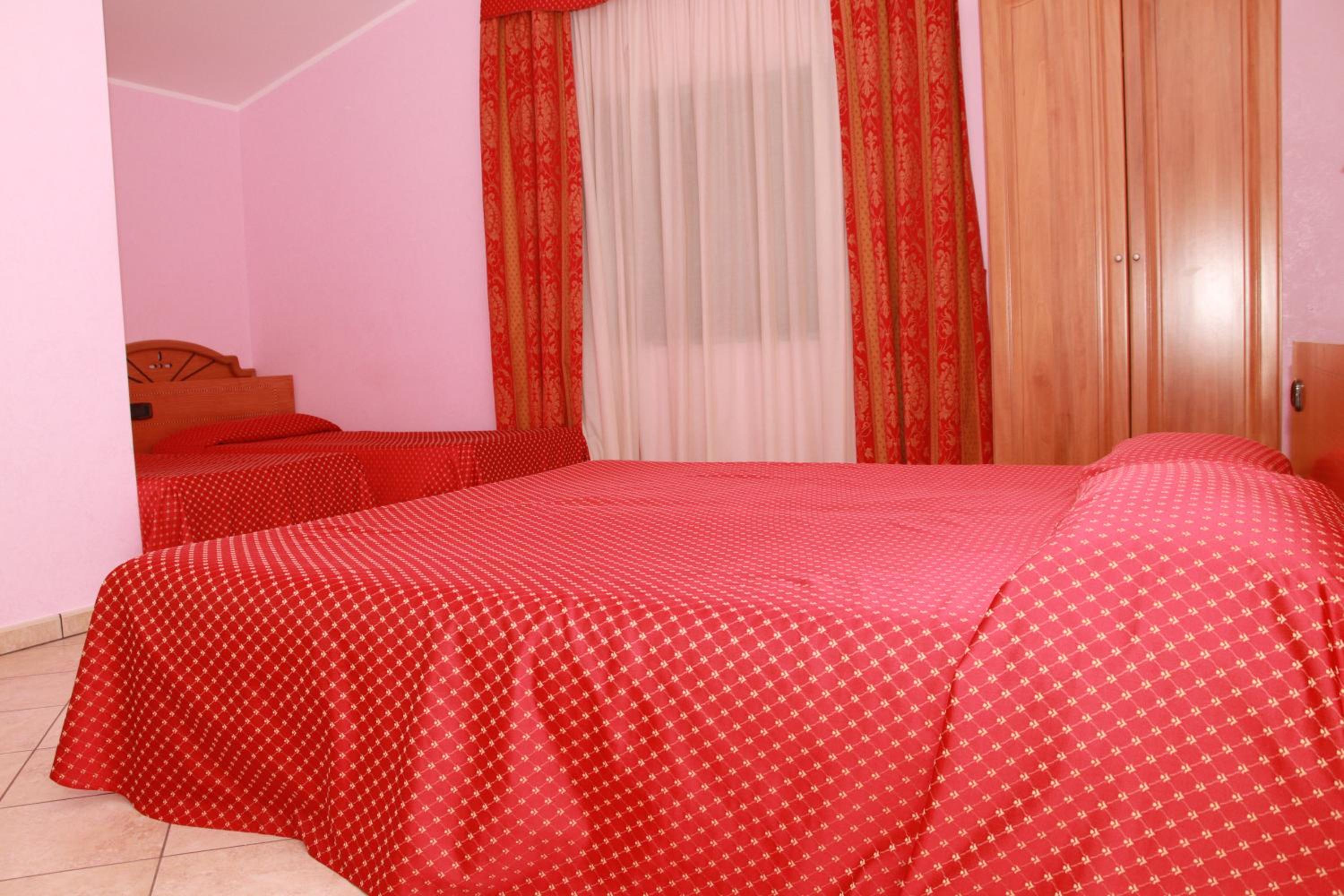 Standard Triple Room photo 3