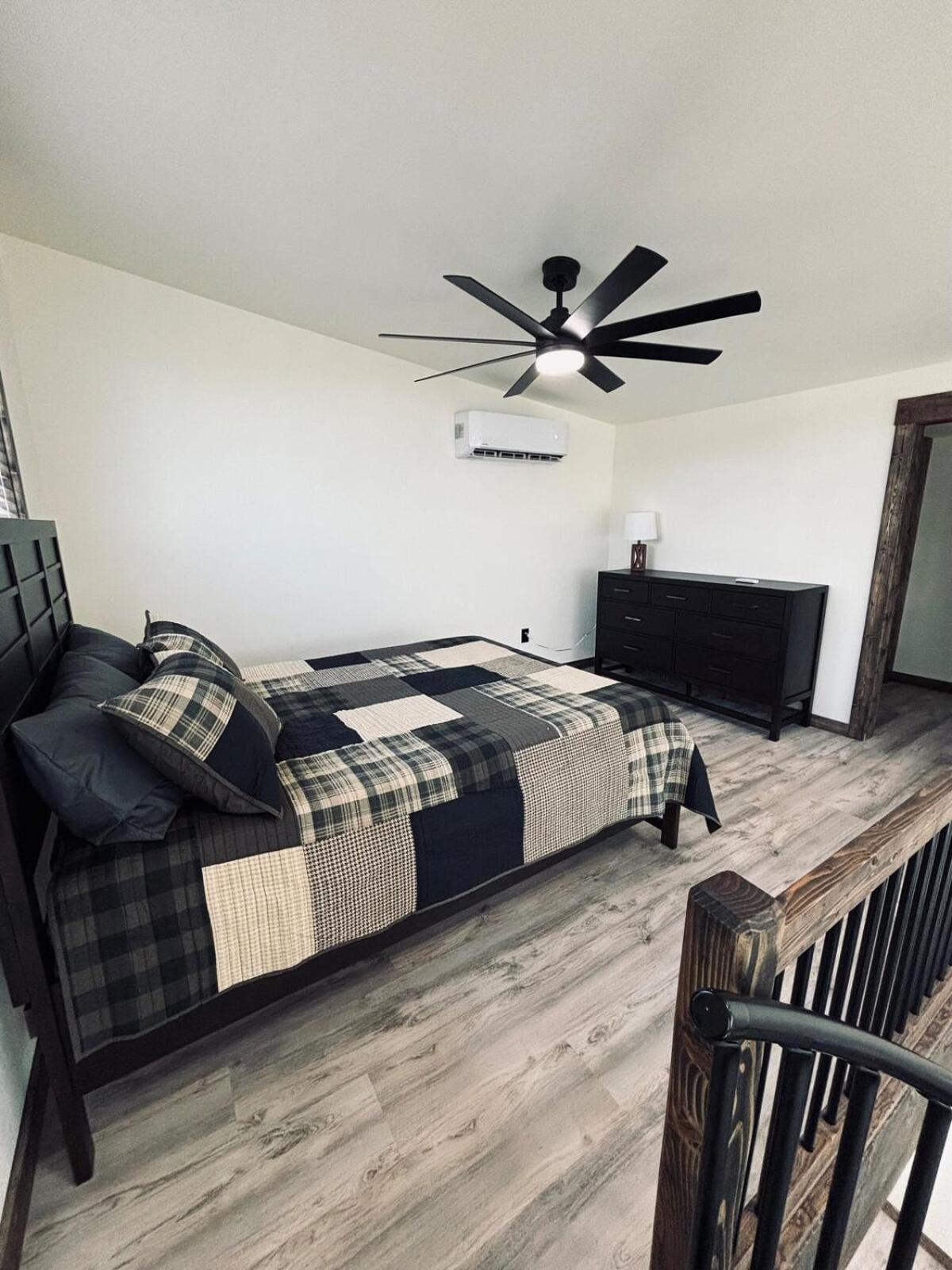 One-Bedroom House photo 1