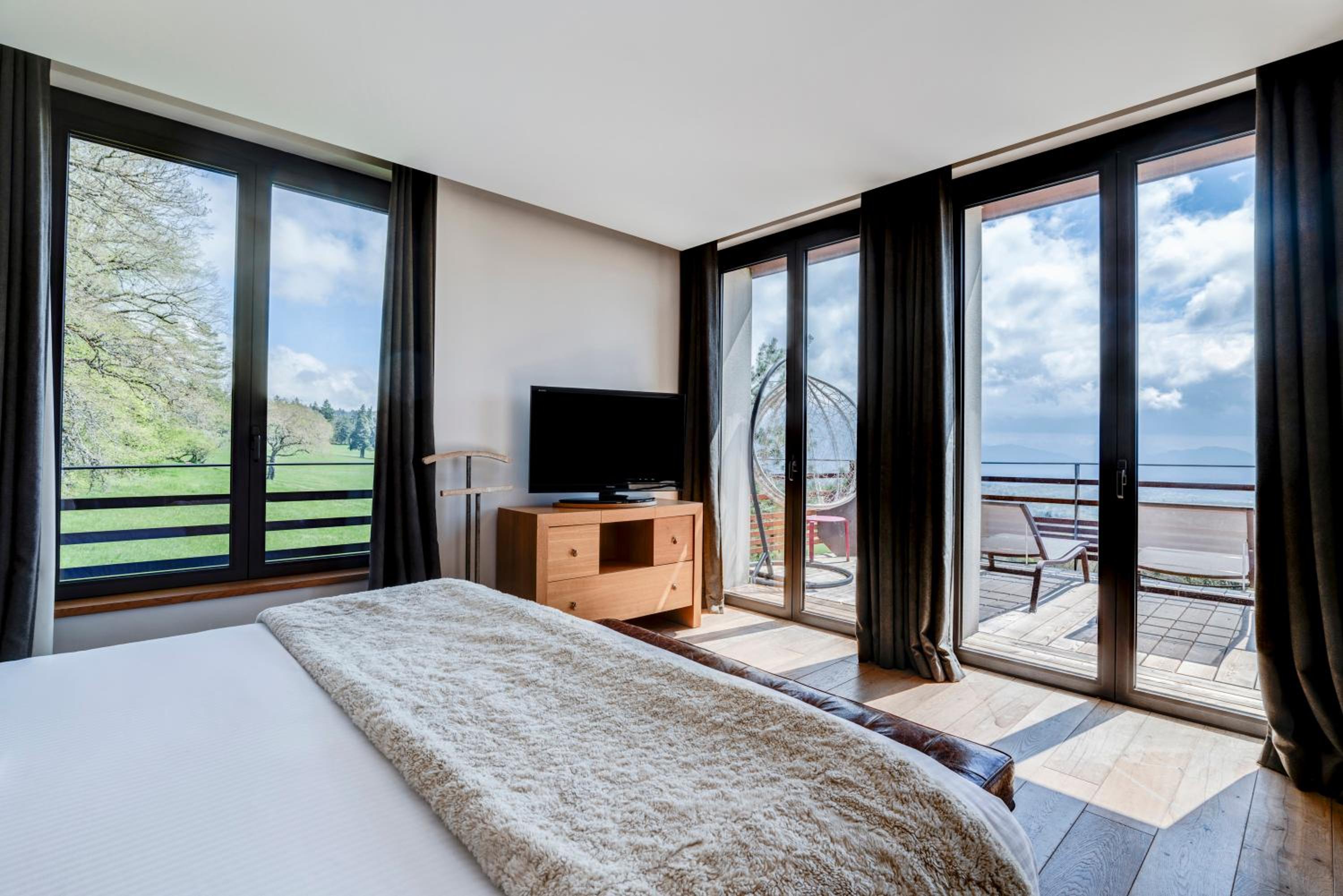 Luxe Suite with Mountain View - Maison des Ecureuils (annex)