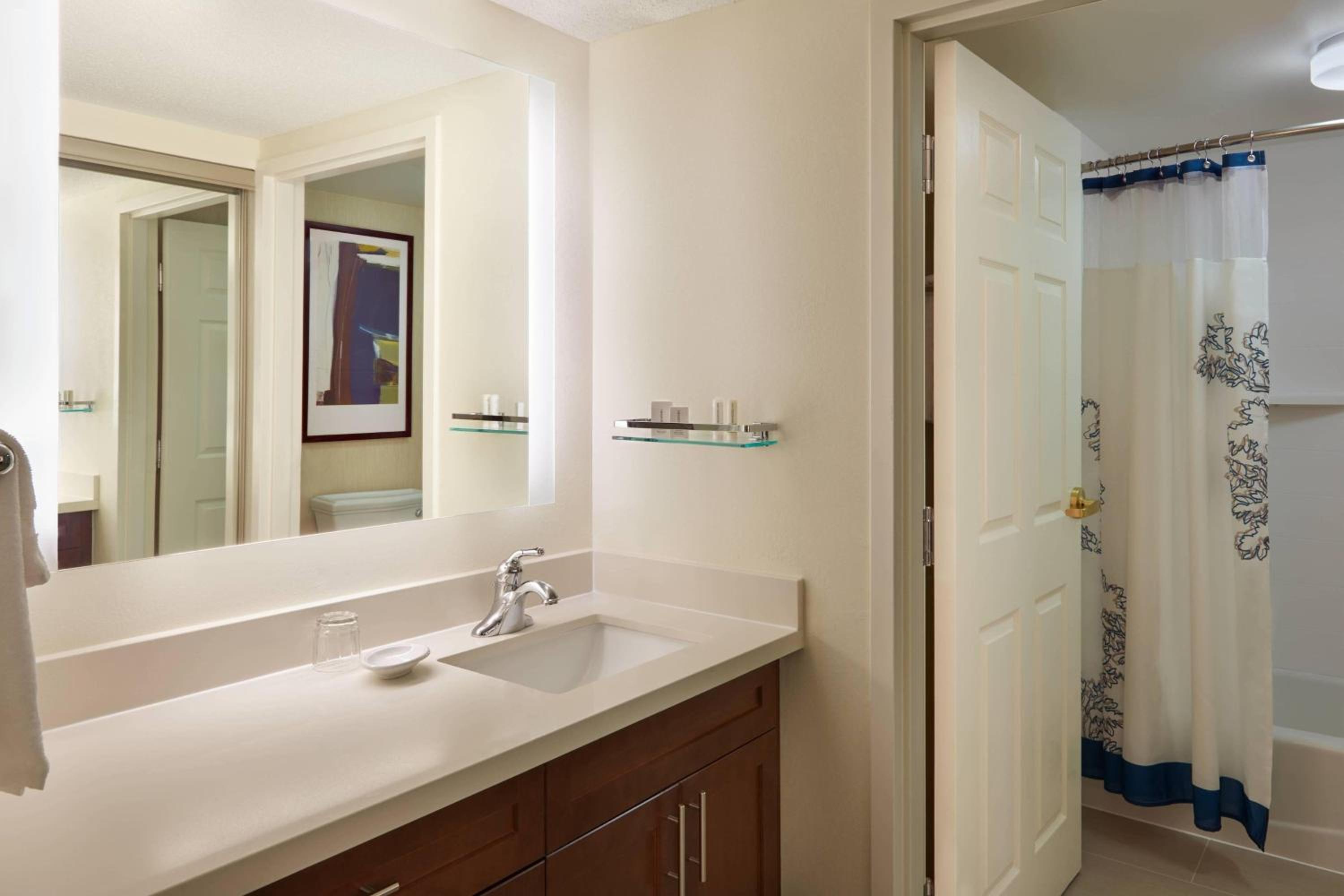 King or Queen Suite with Sofa Bed - Photo 2