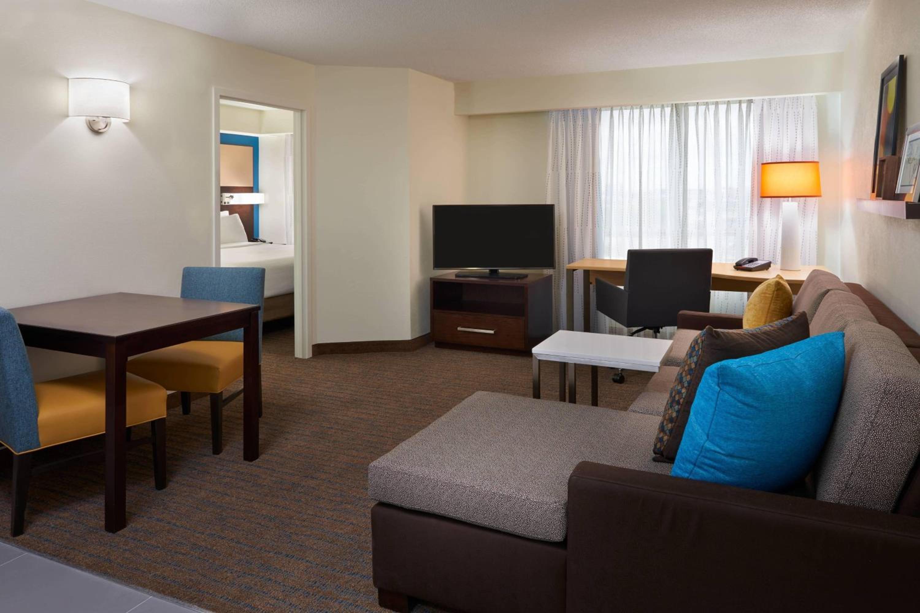 King or Queen Suite with Sofa Bed - Photo 4