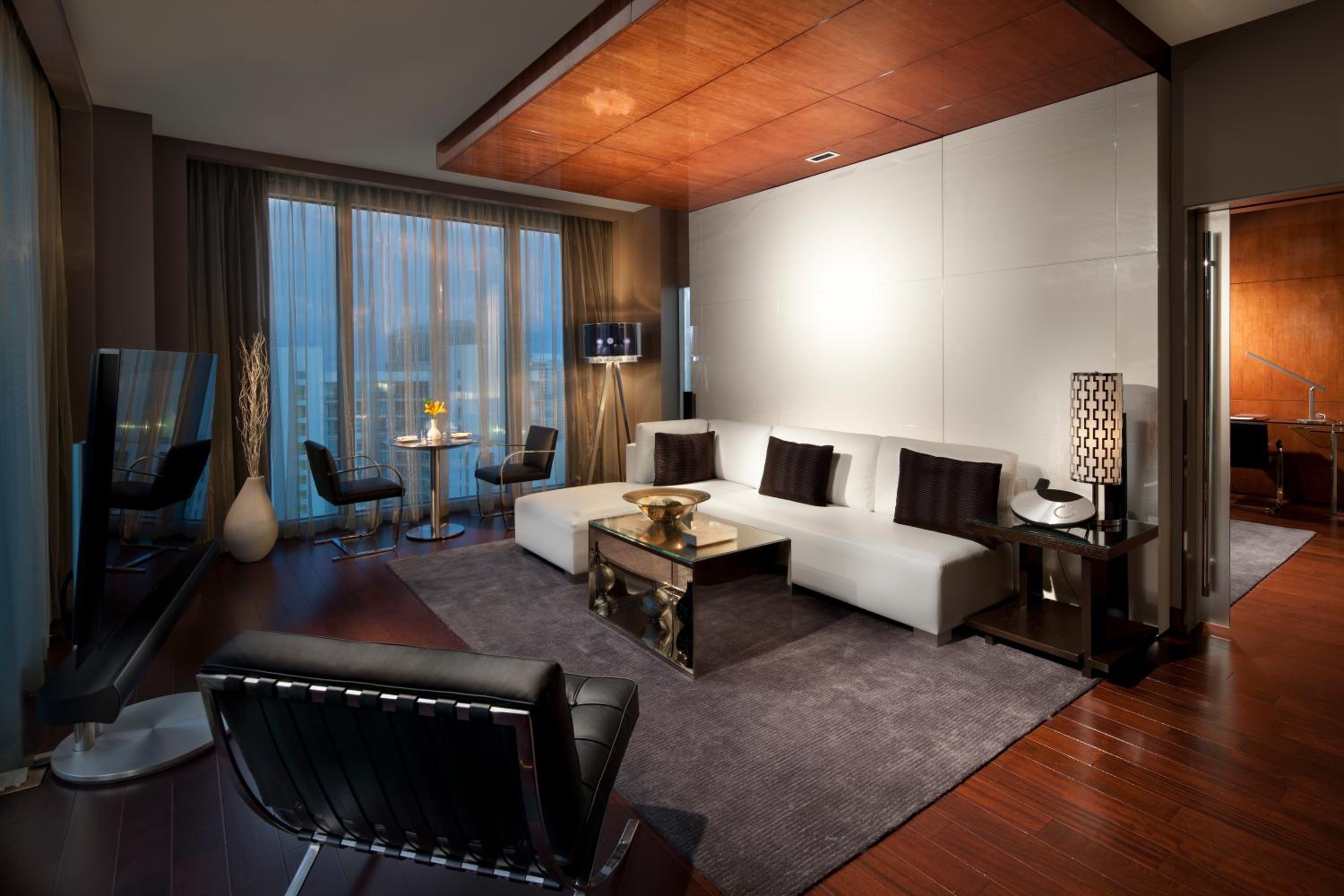Warhol One-Bedroom King Suite