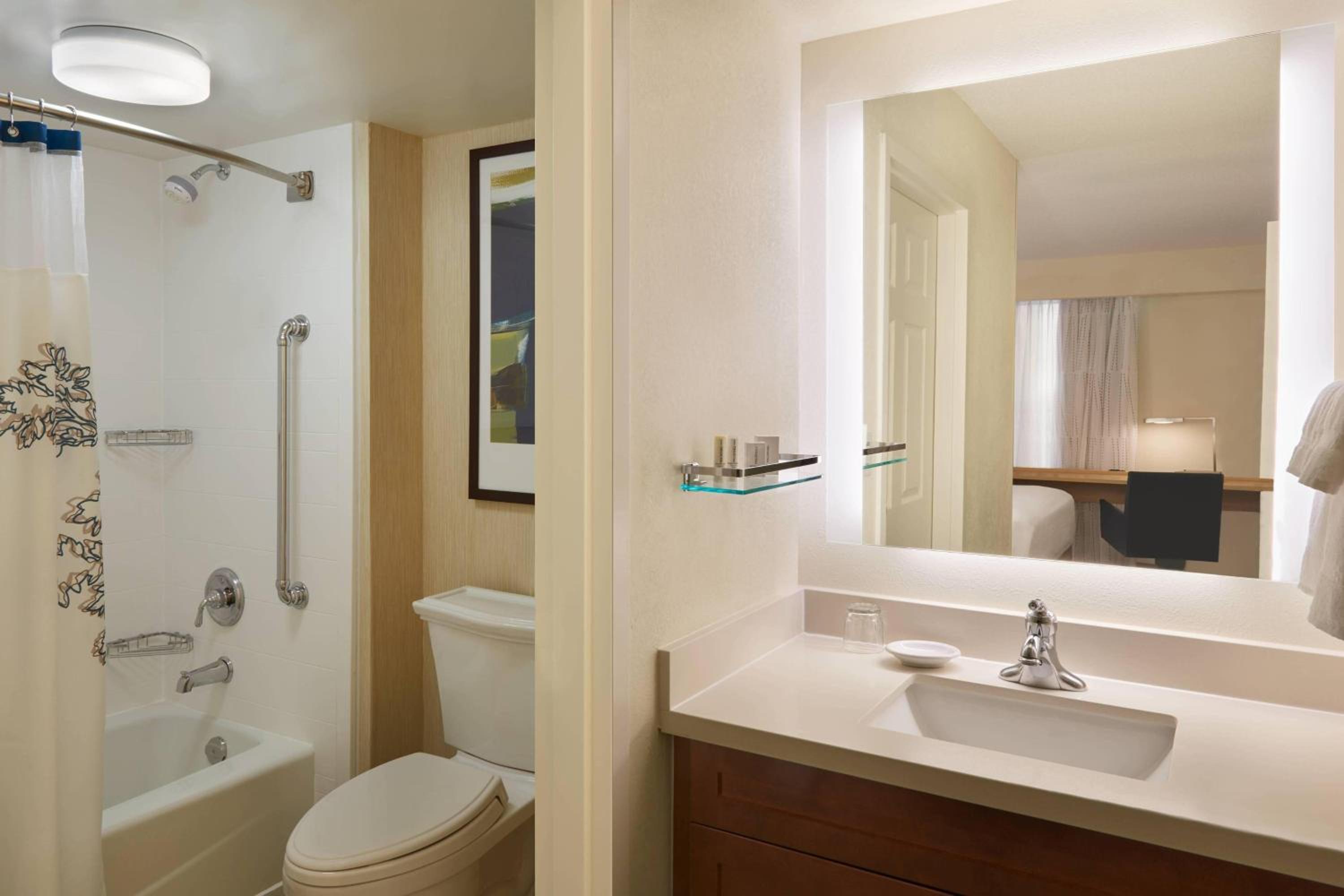 Two-Bedroom Suite - Photo 2