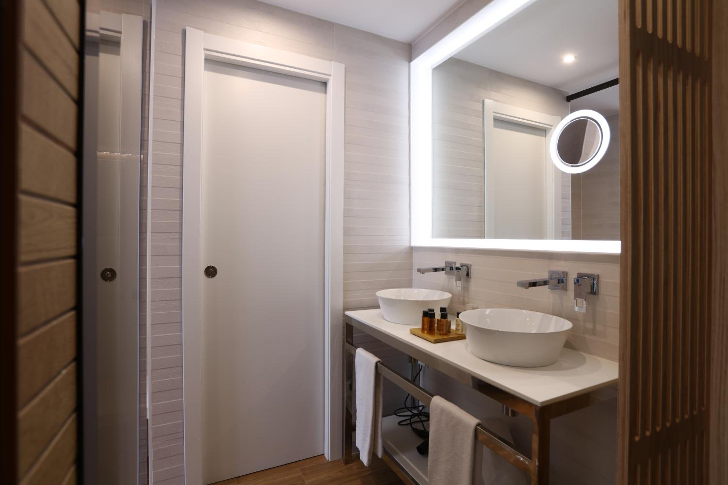 Superior Twin Room (1 Adult)