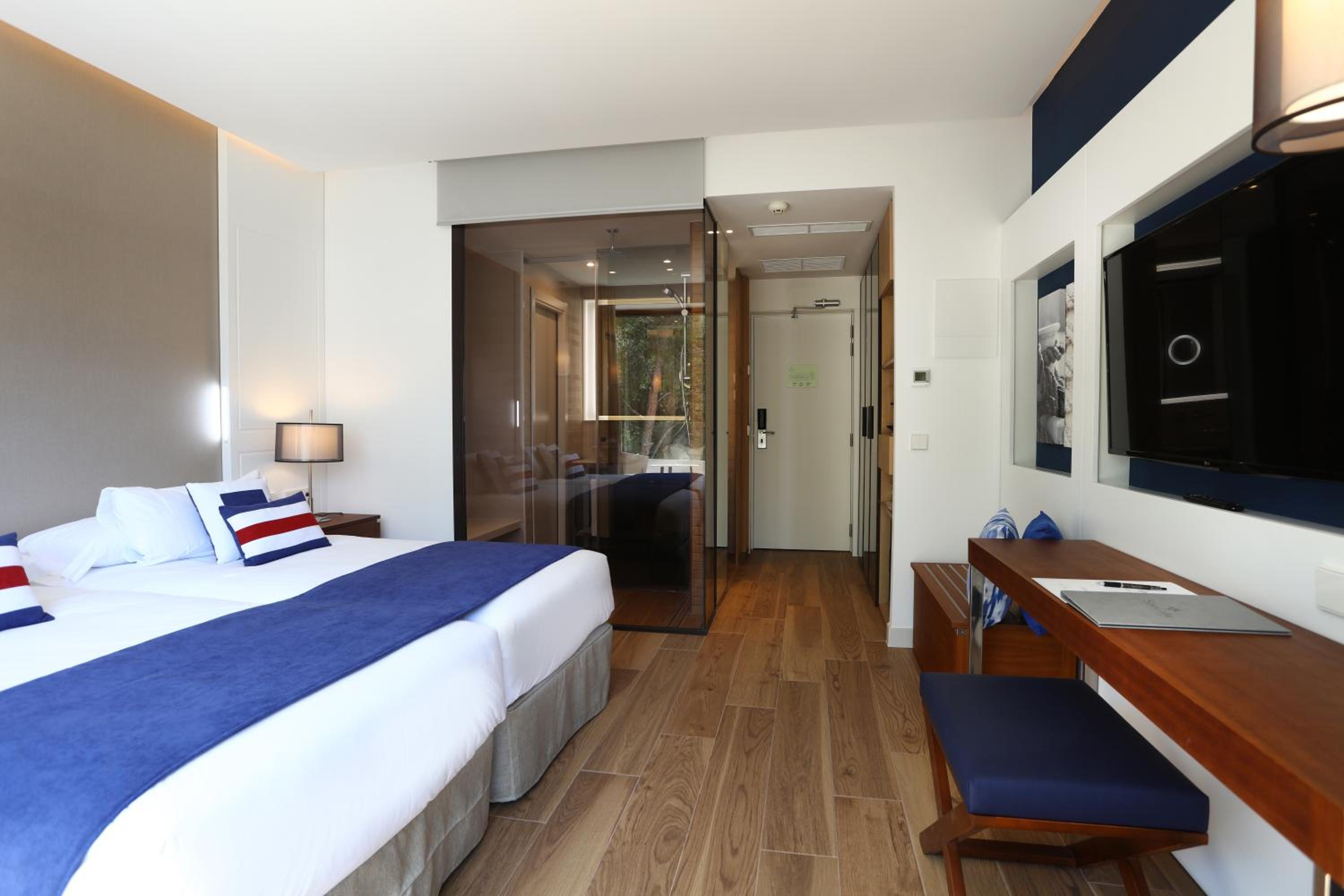 Superior Double or Twin Room - Photo 9