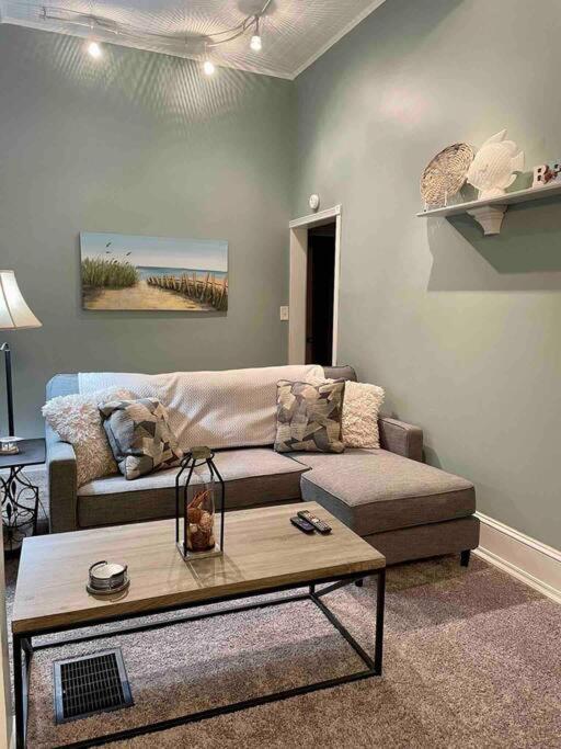 One-Bedroom Apartment photo 3
