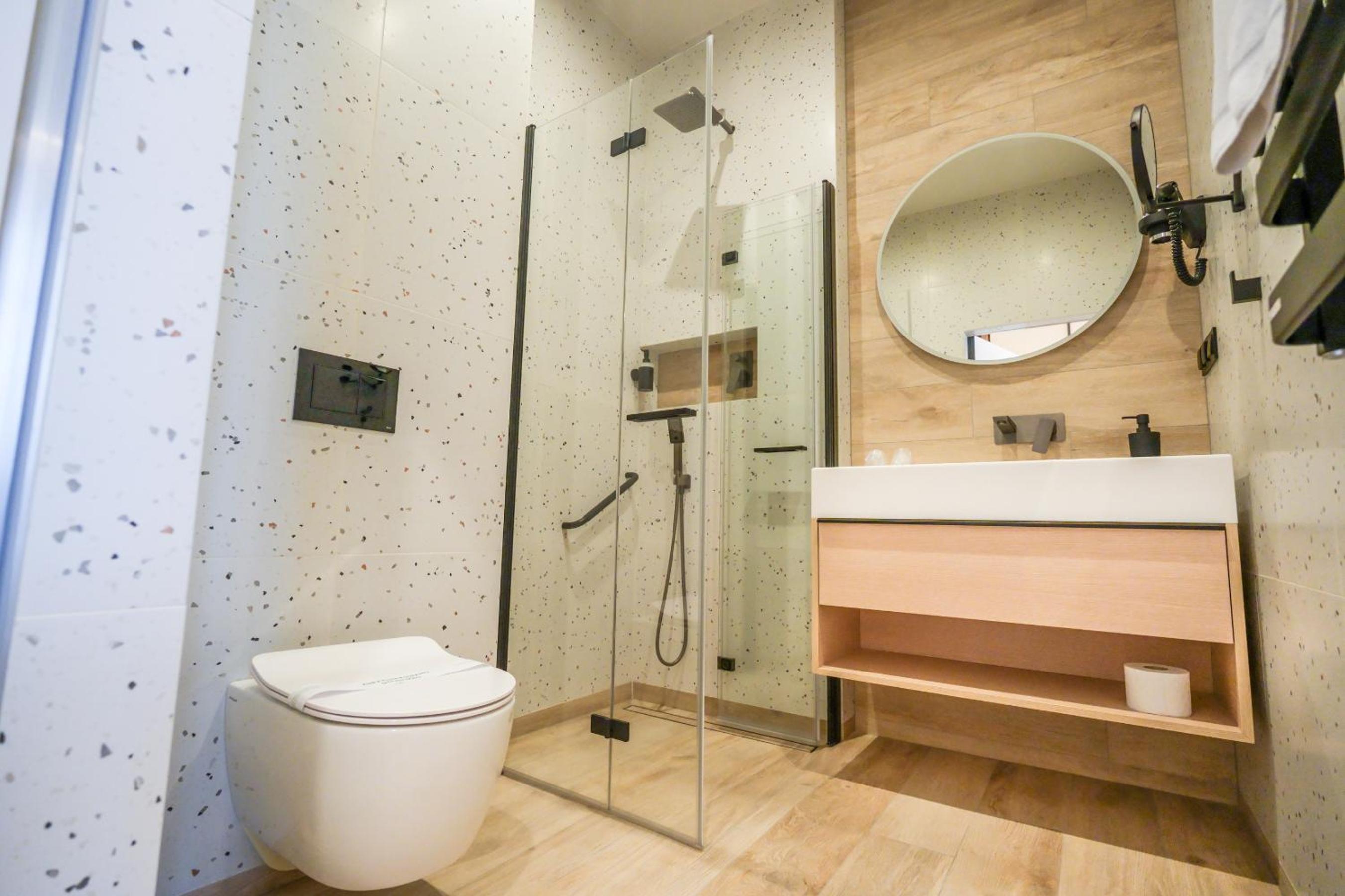 Deluxe Double or Twin Room - Photo 8