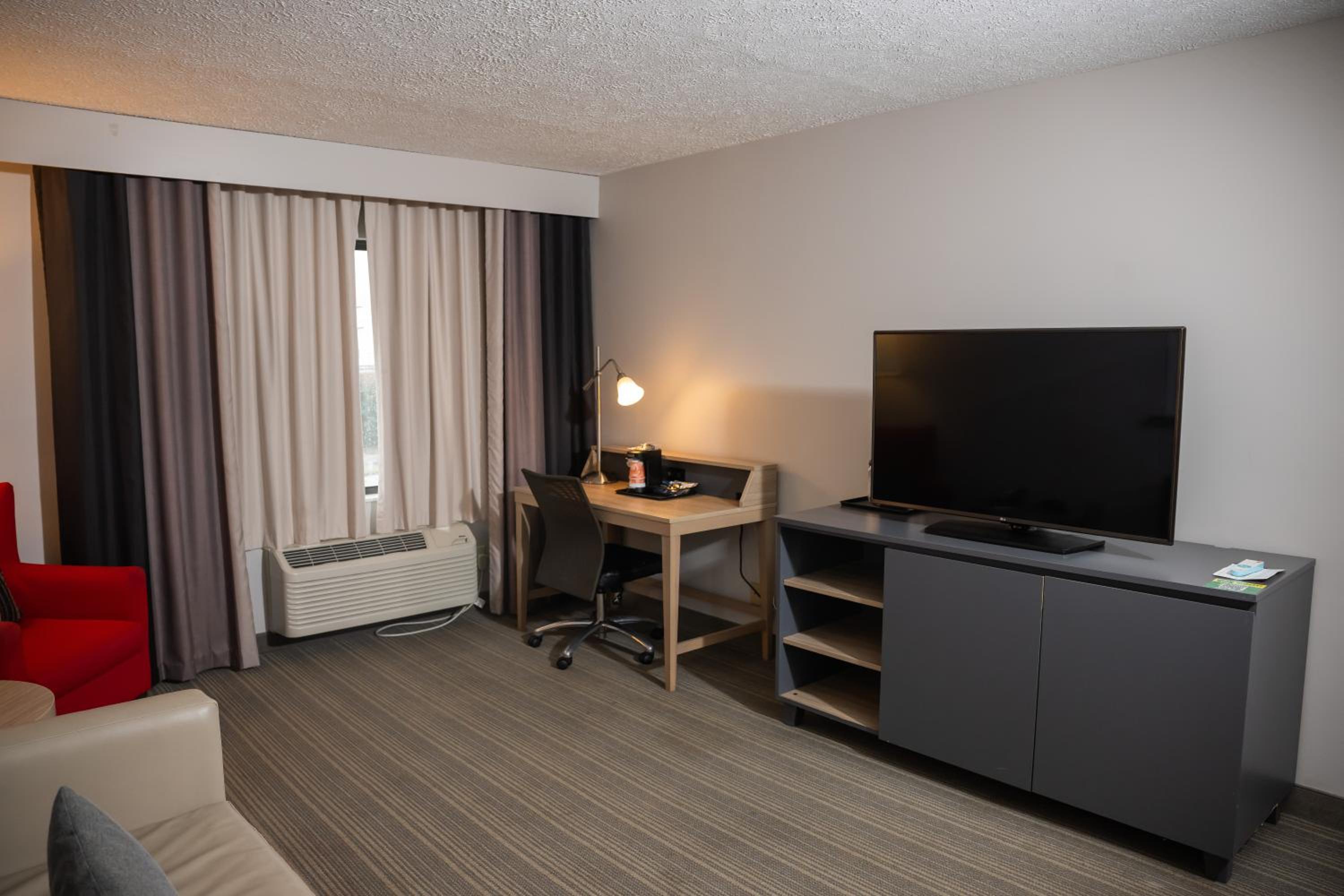 One-Bedroom King Suite - Non-Smoking - Photo 3