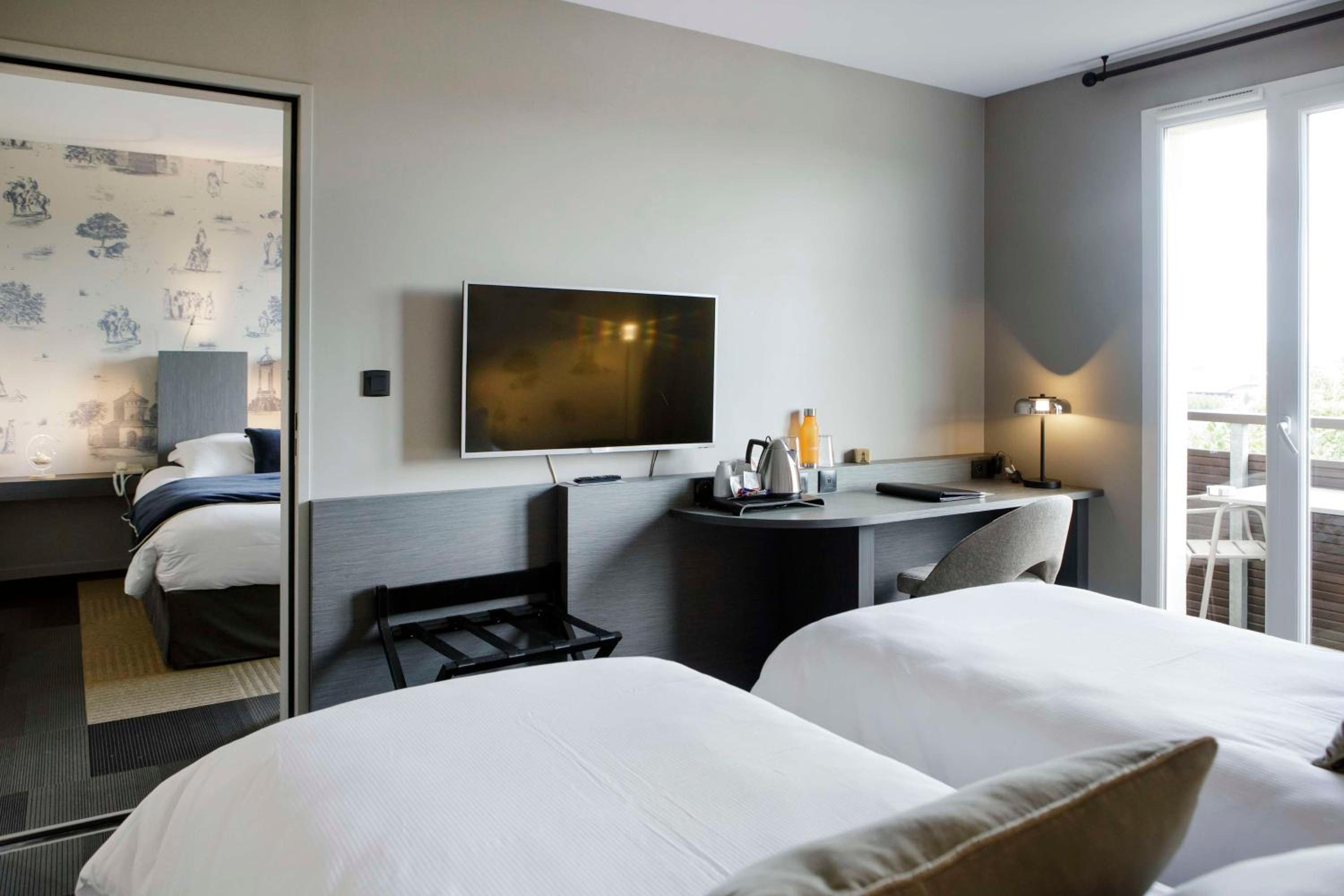 Standard Twin Room - Photo 10