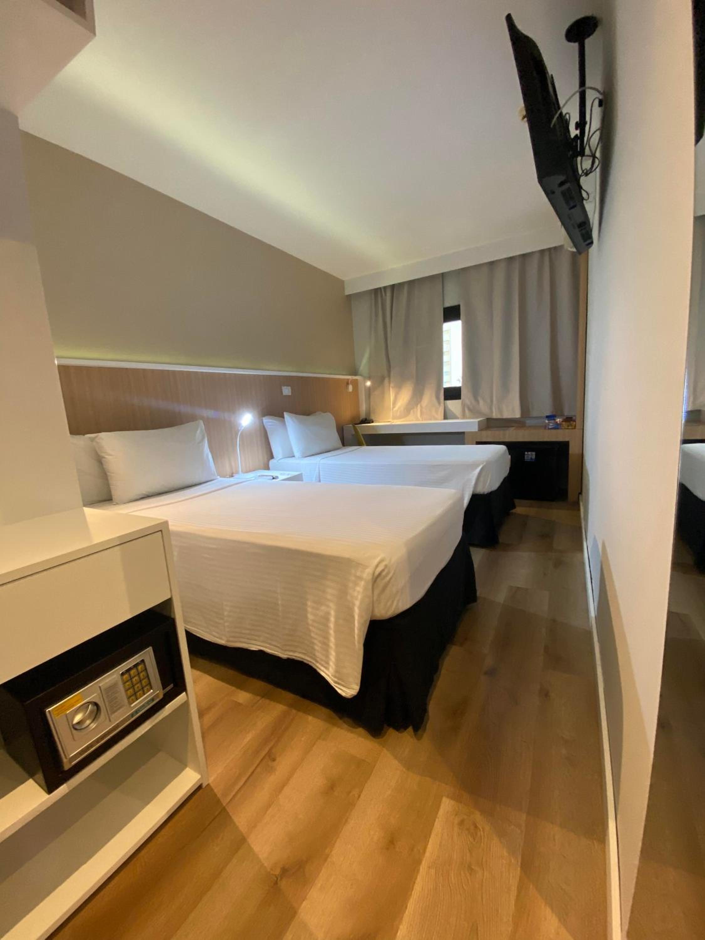 Quarto Executivo com 2 Camas de Solteiro