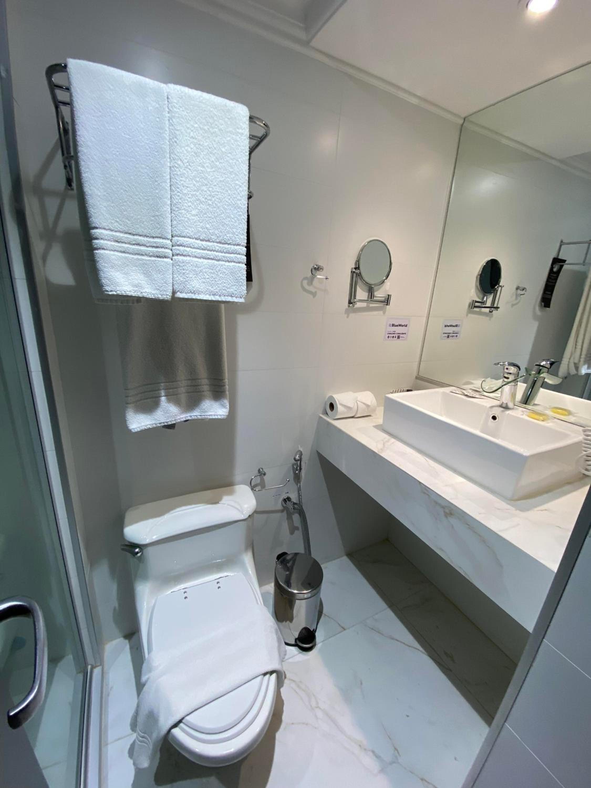 Quarto Executivo com 2 Camas de Solteiro