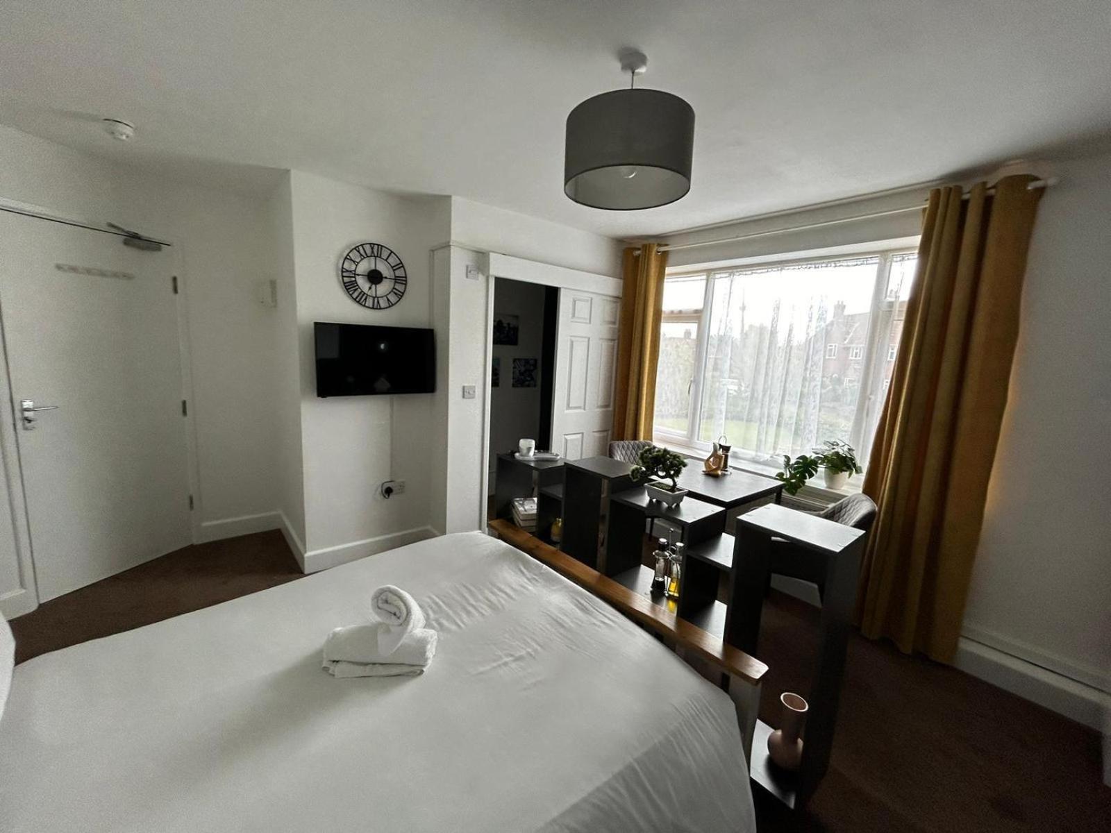Deluxe Double Room with Shower photo 2