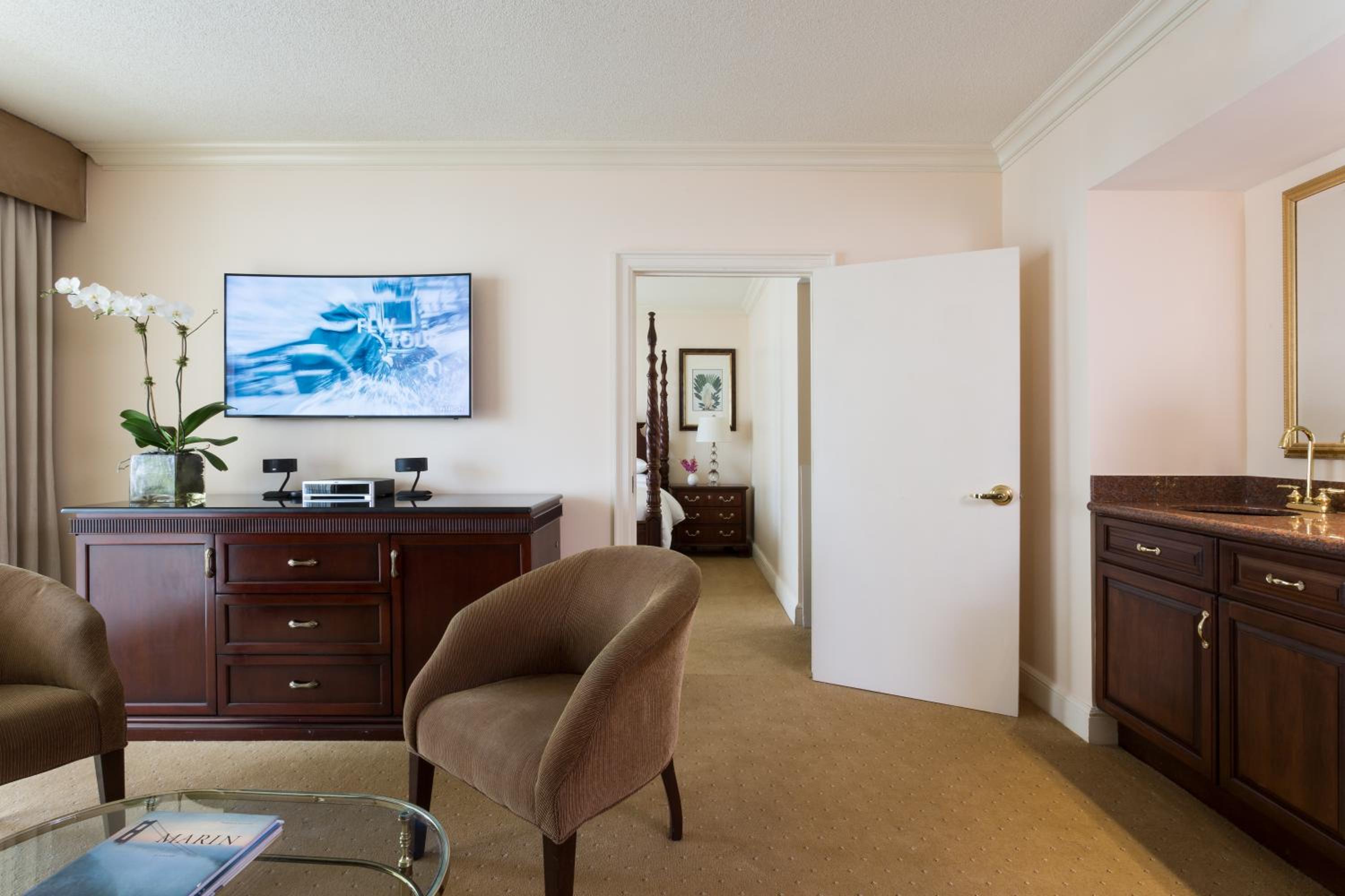 King Suite with Sofa Bed photo 3