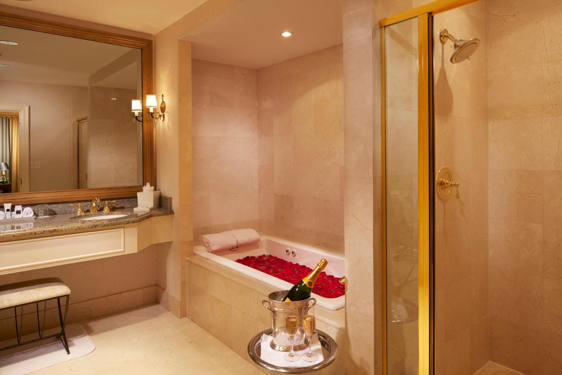 King Suite with Sofa Bed photo 2