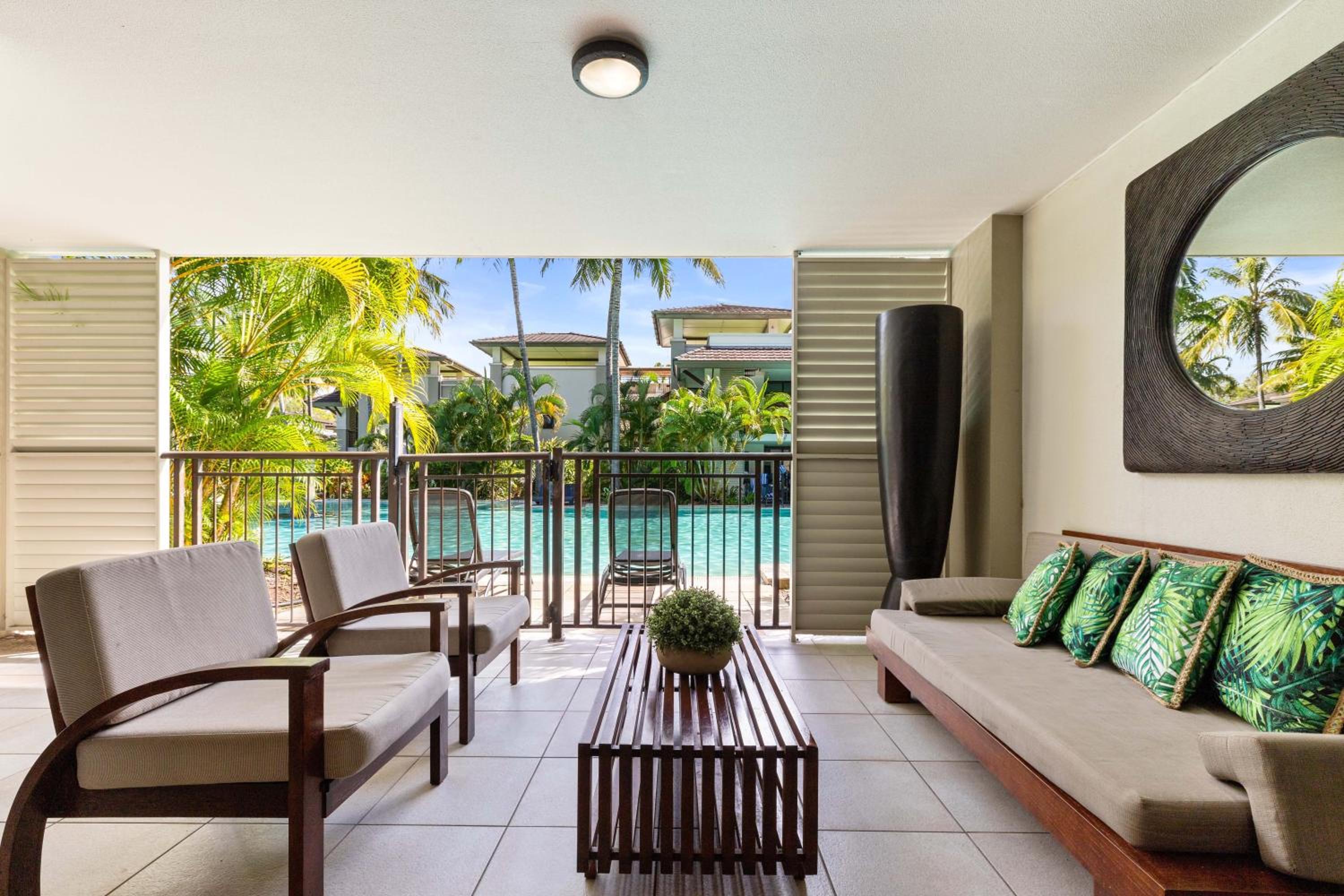 Two-Bedroom Swimout Apartment Poolside photo 2