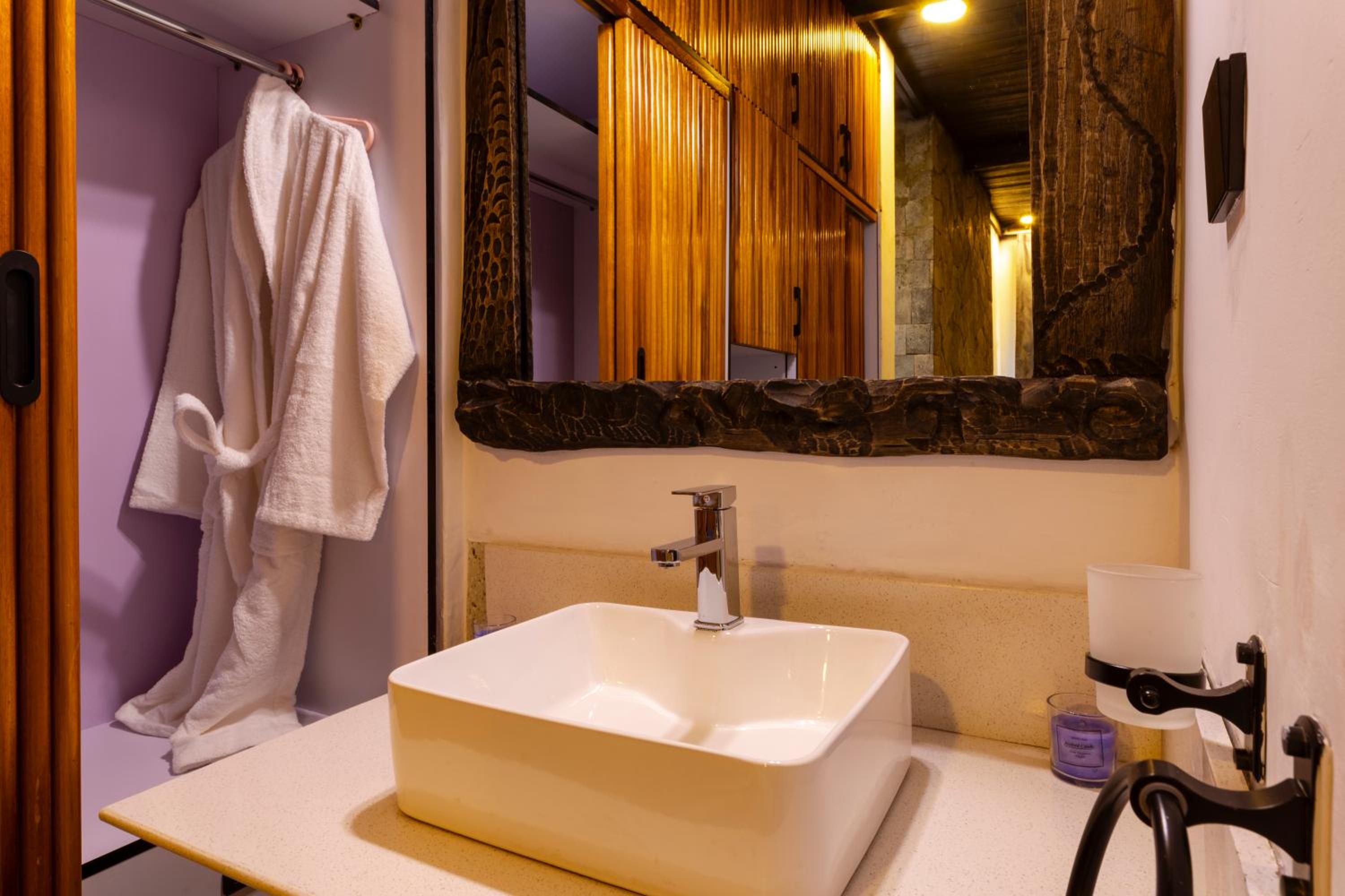 Deluxe Room - Photo 4