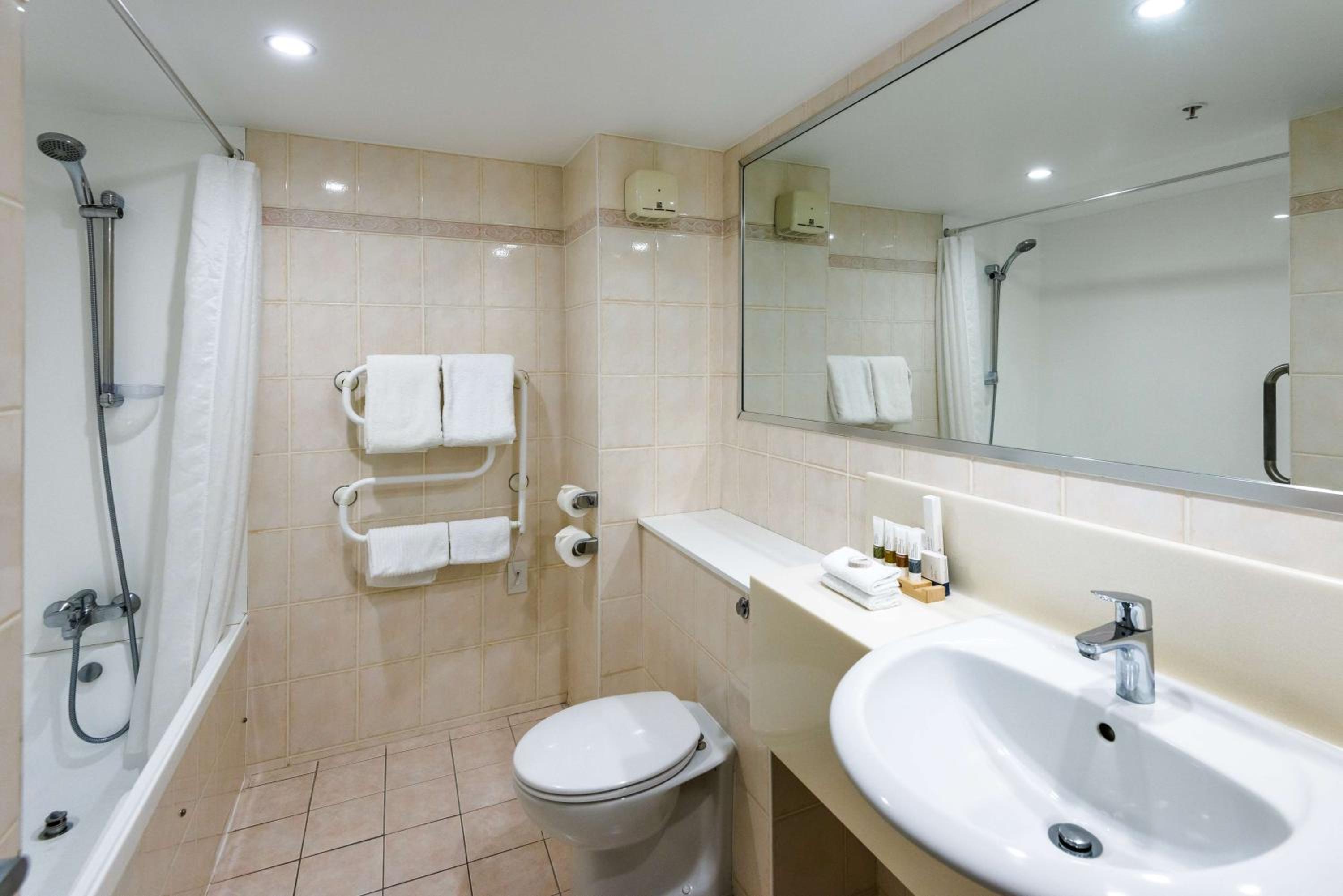 King Guest Room - Photo 3