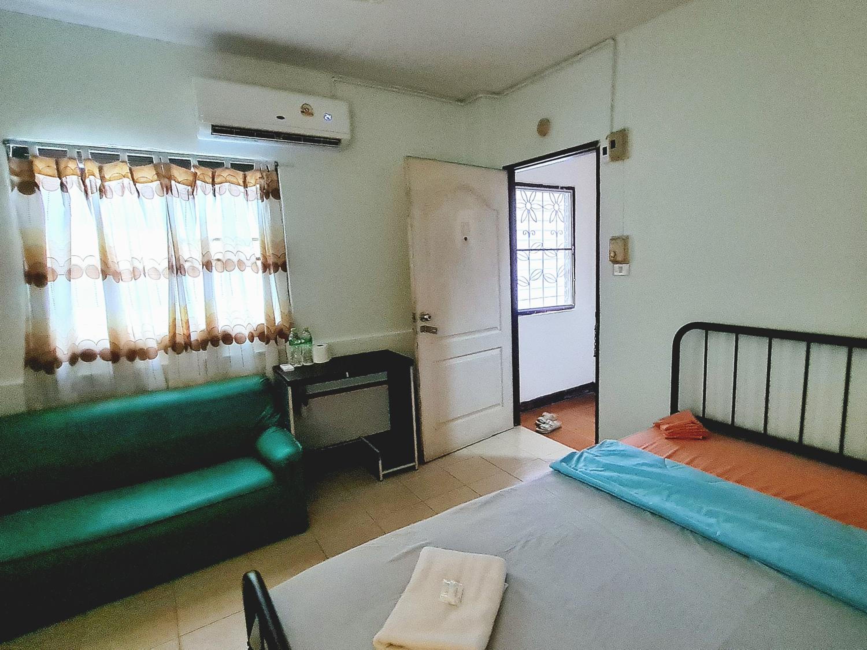 Budget Double Room photo 3