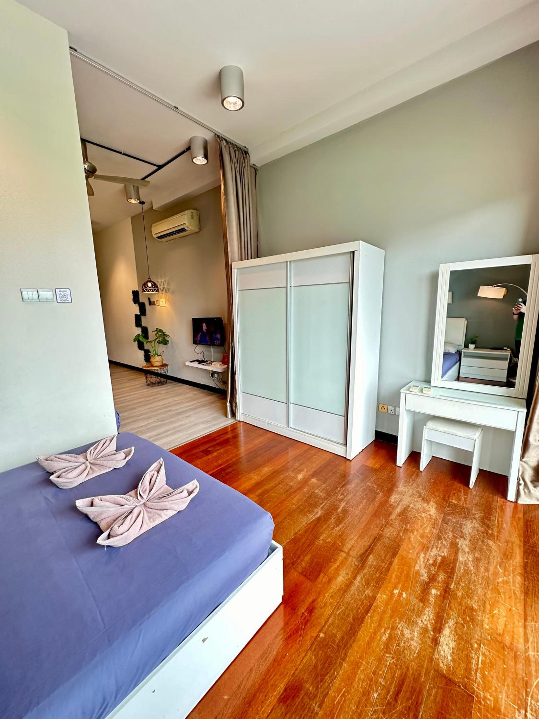 Studio Apartment with Balcony - Photo 11