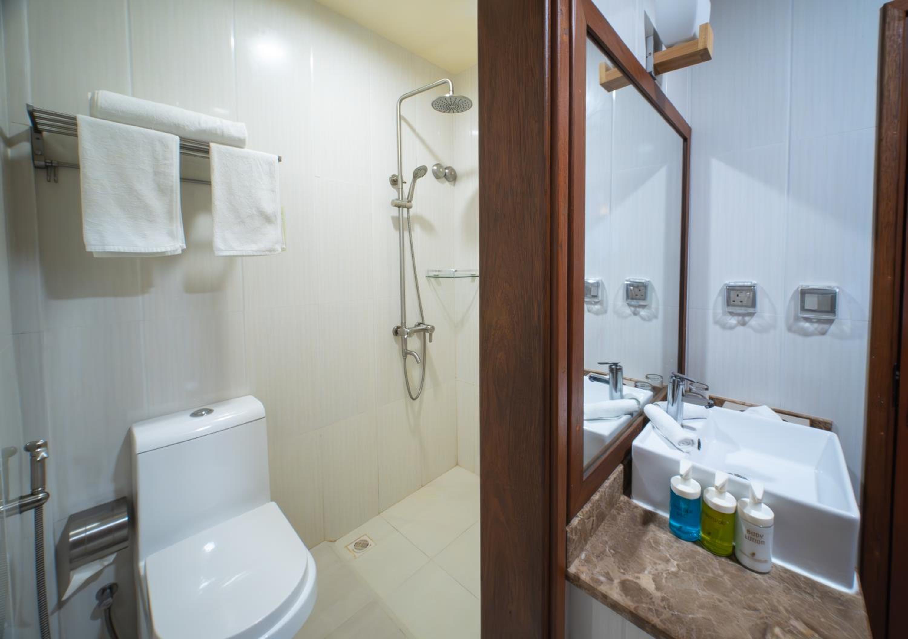 Superior Double or Twin Room with Balcony & Island View - Photo 11