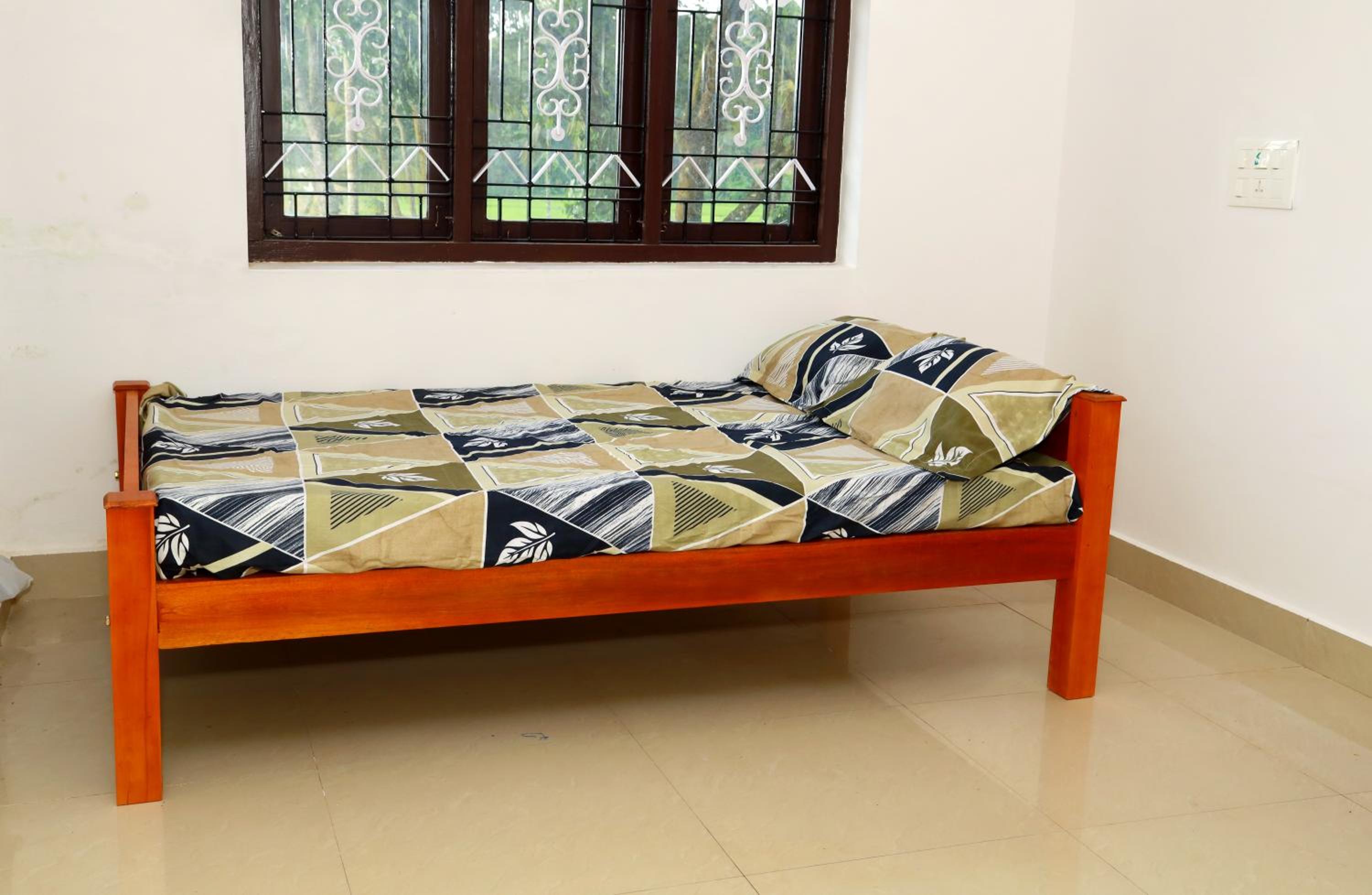 Five-Bedroom House photo 1