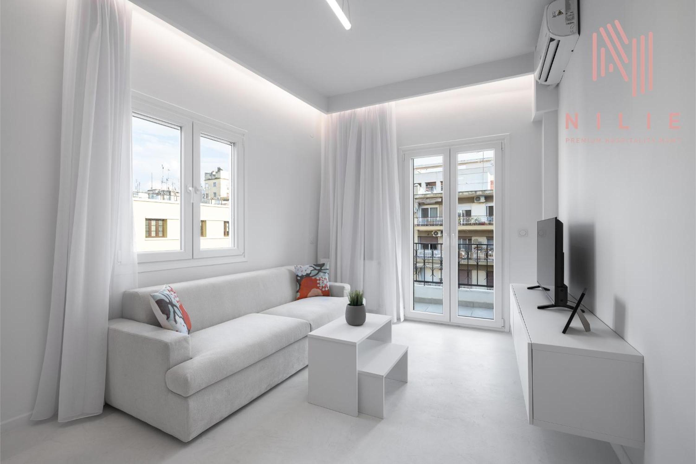Deluxe Studio