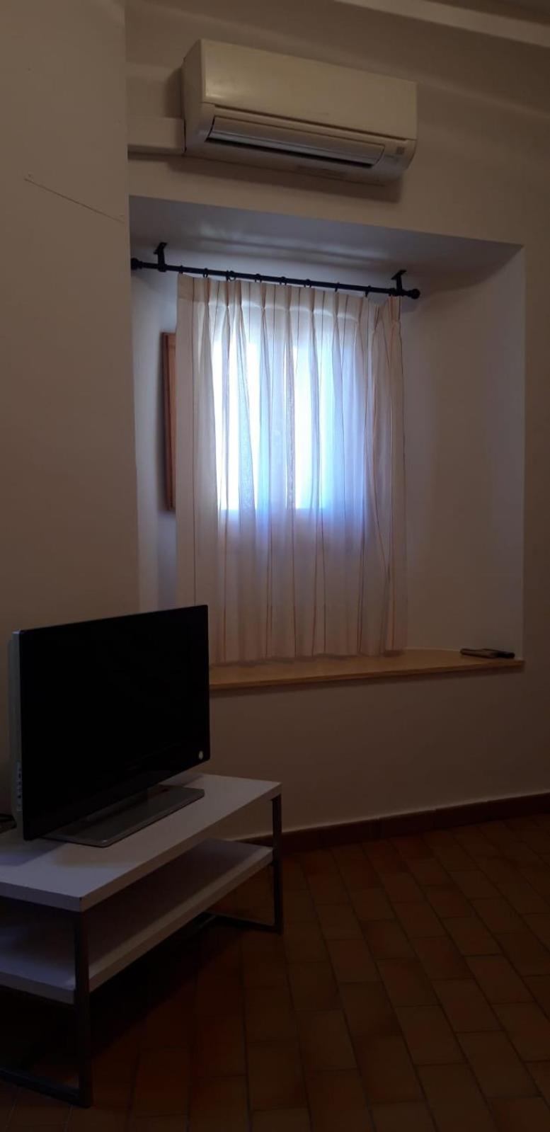 Family Room with Private Bathroom photo 2