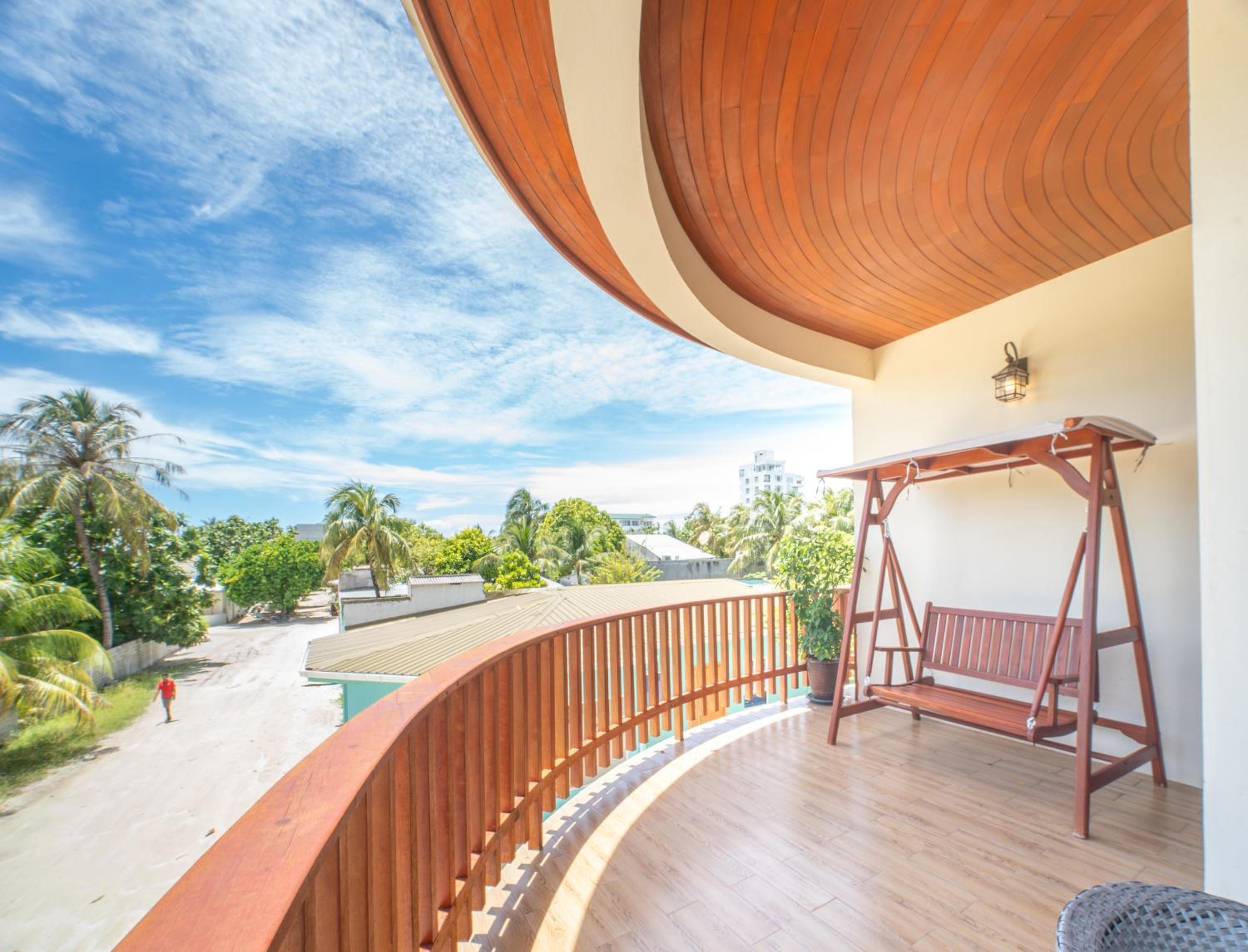 Family Suite with Balcony & Island View - Photo 6