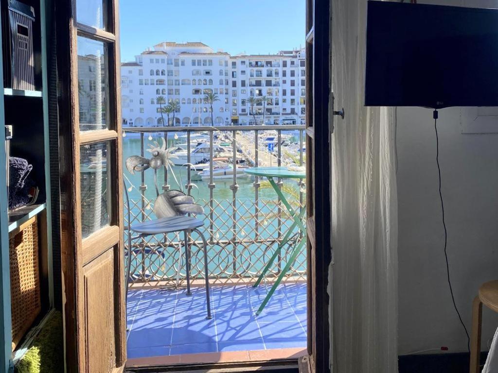 Estudio con vista al mar