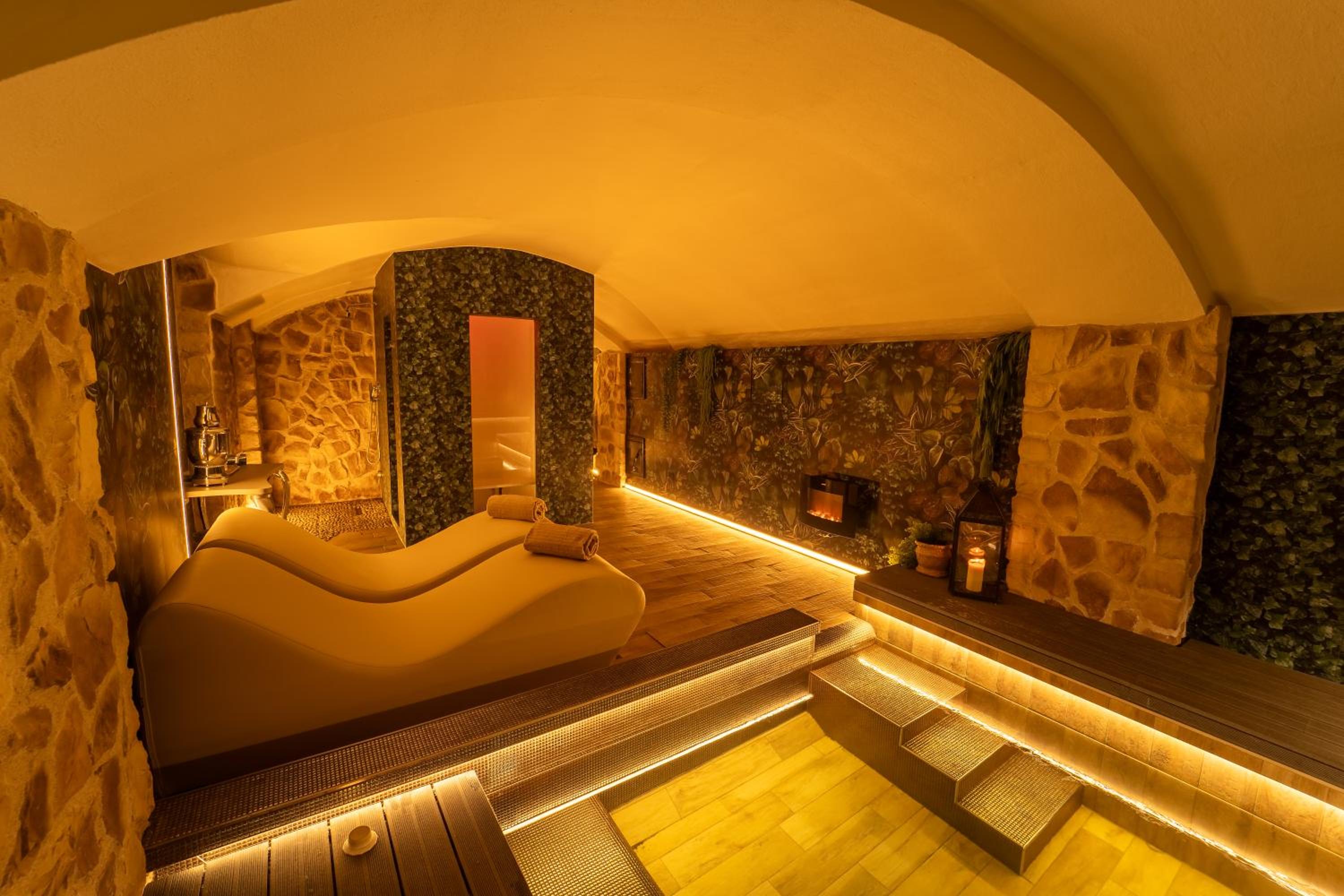 Double or Twin Room with Spa Access - Photo 1